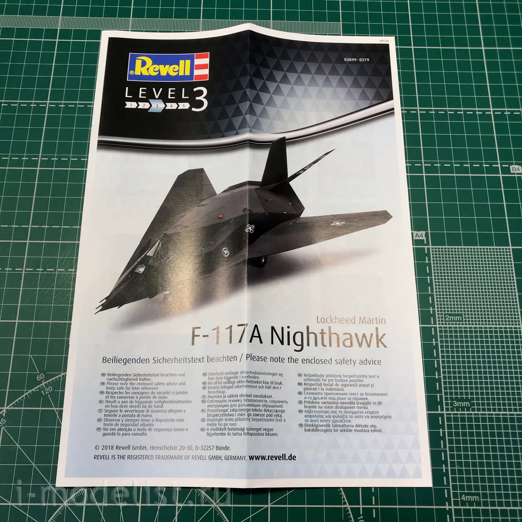 03899 Revell 1/72 f-117 Stealth Fighter Strike aircraft