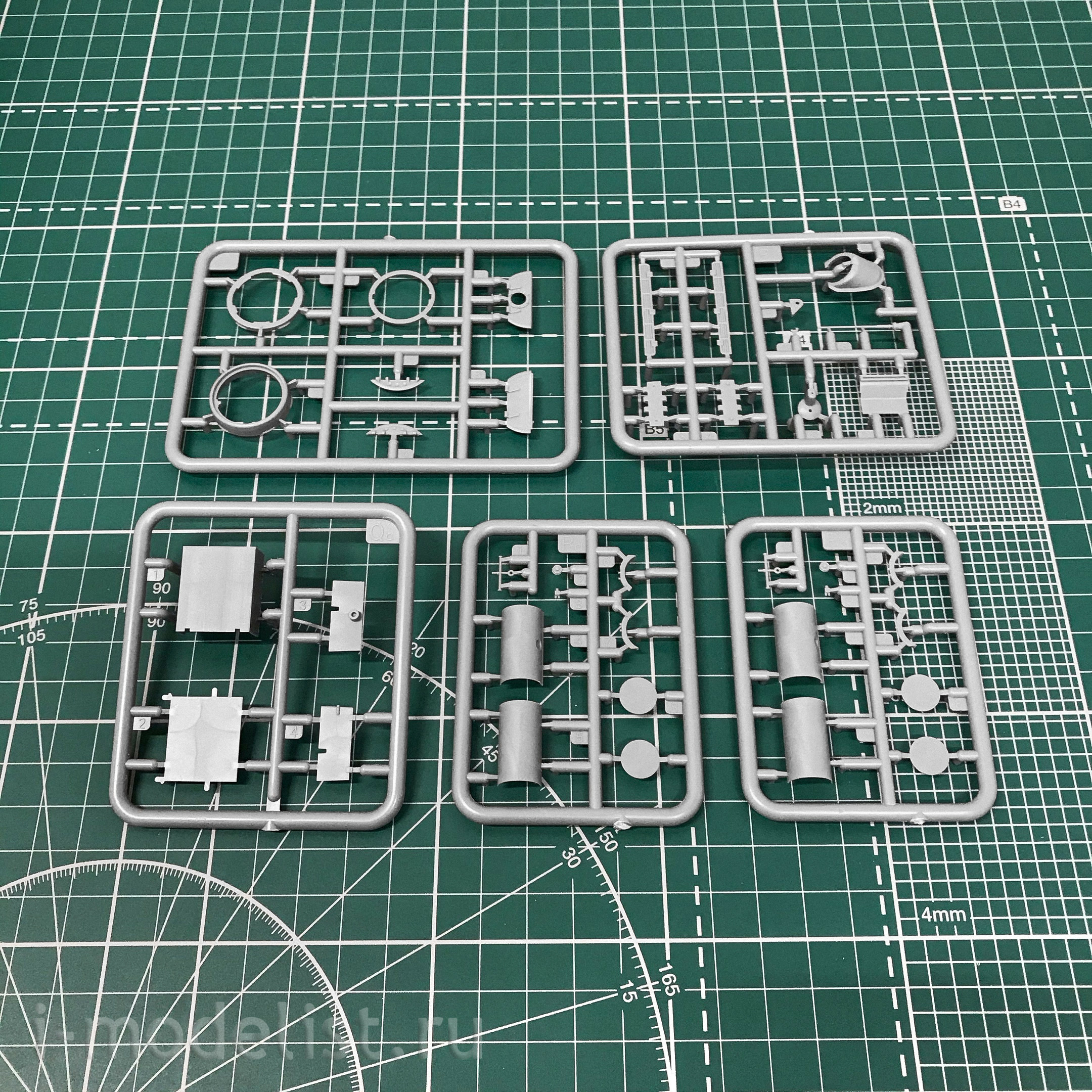 35306 MiniArt 1/35 Soviet 34/85 tank 112