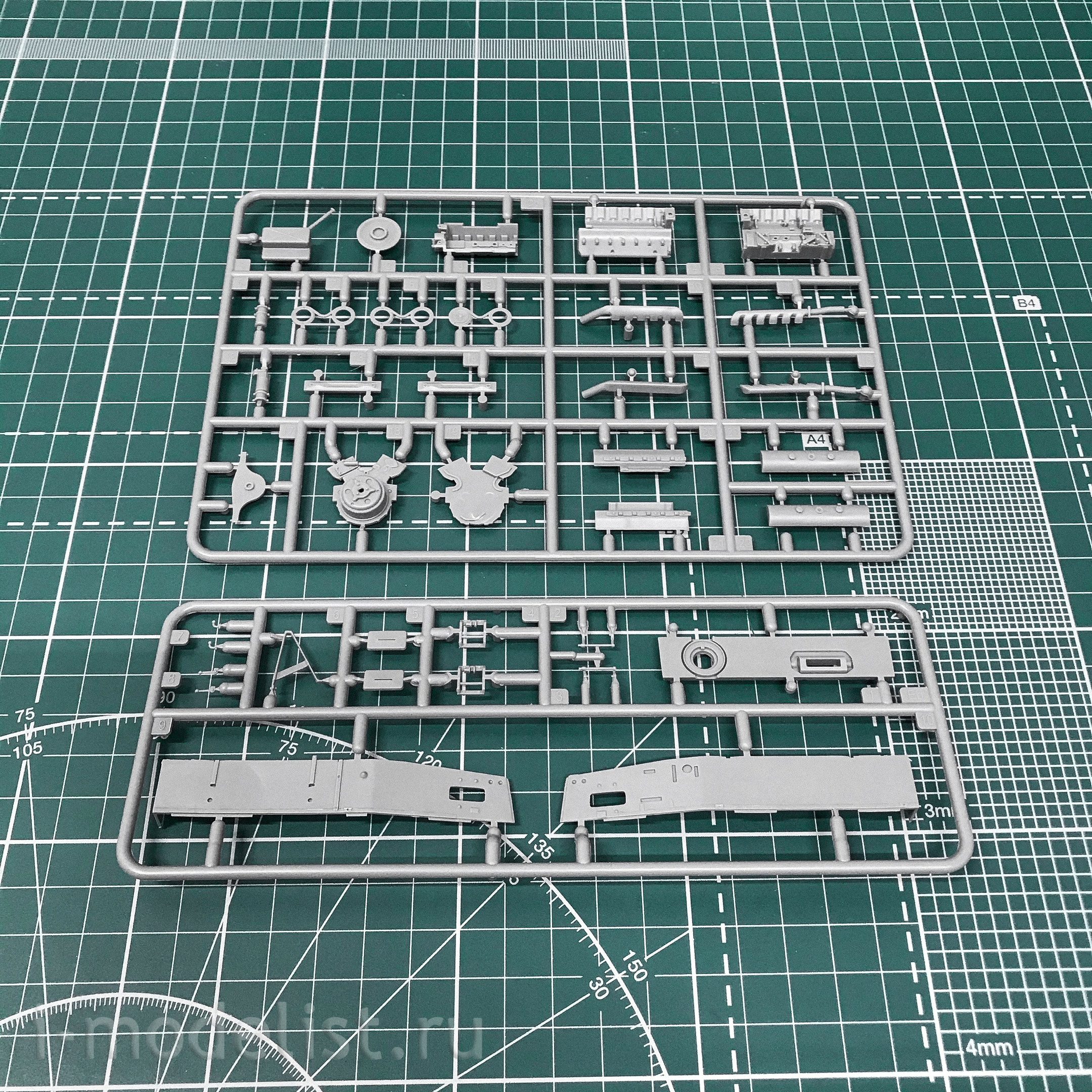 35298 MiniArt 1/35 Tank Pz.Kpfw.IV Ausf. H Vomag, early version (May 1943, with interior)