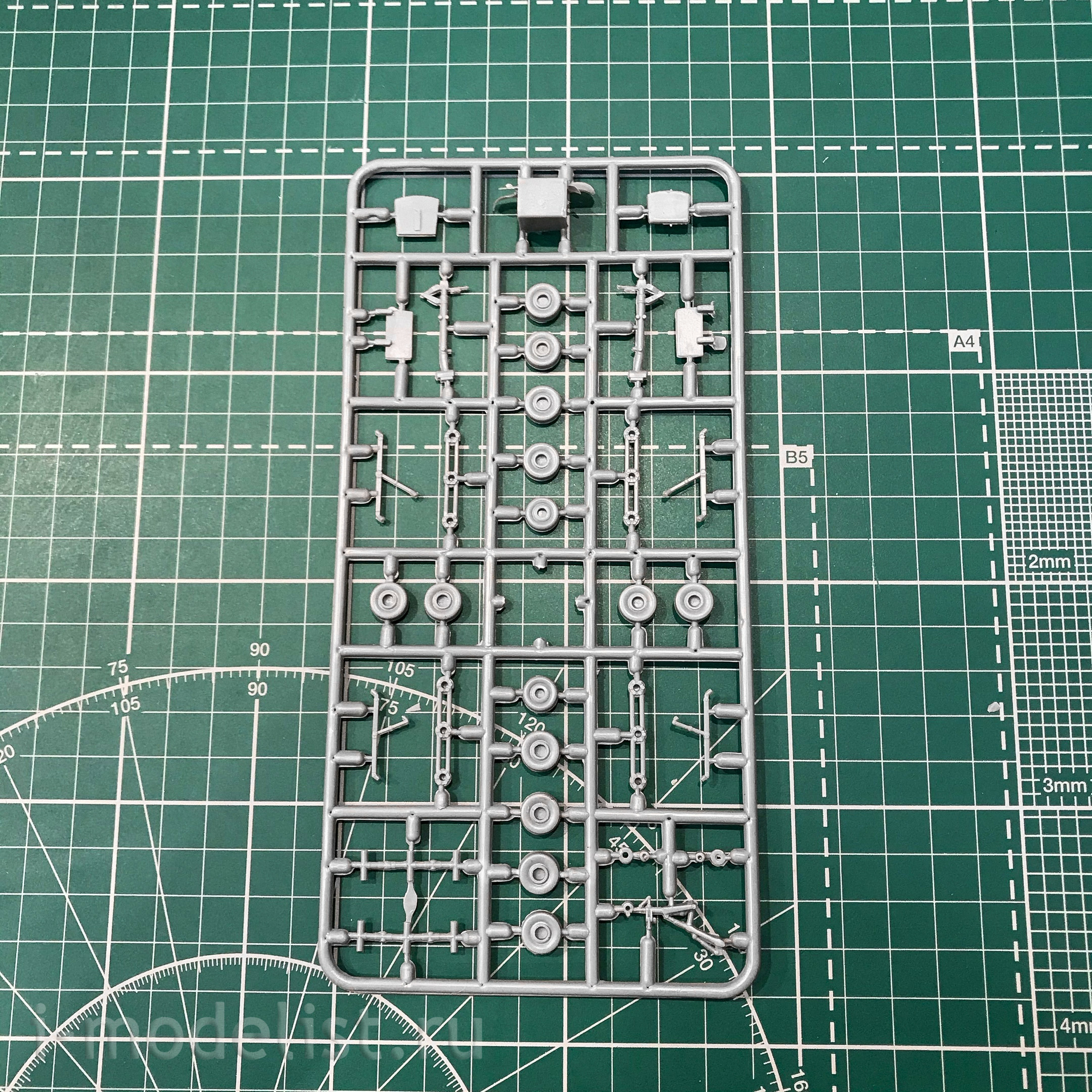 14477 Orient Express 1/144 Airliner B-773 Transaero 