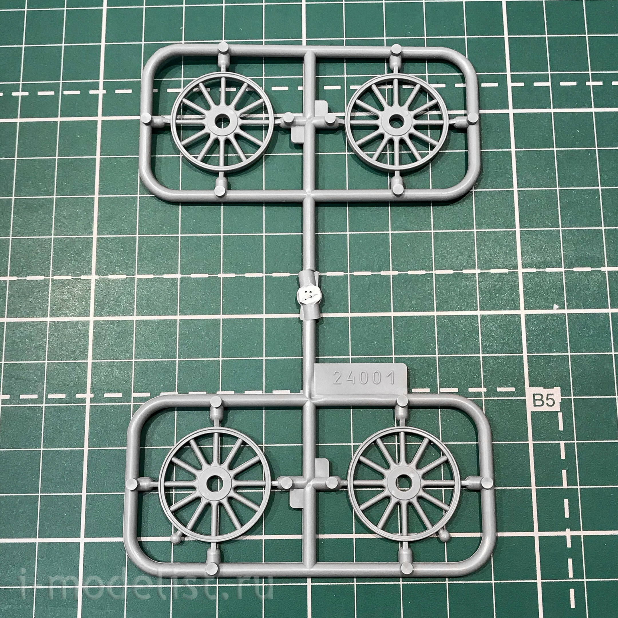 24015 ICM 1/24 Model T 1913 