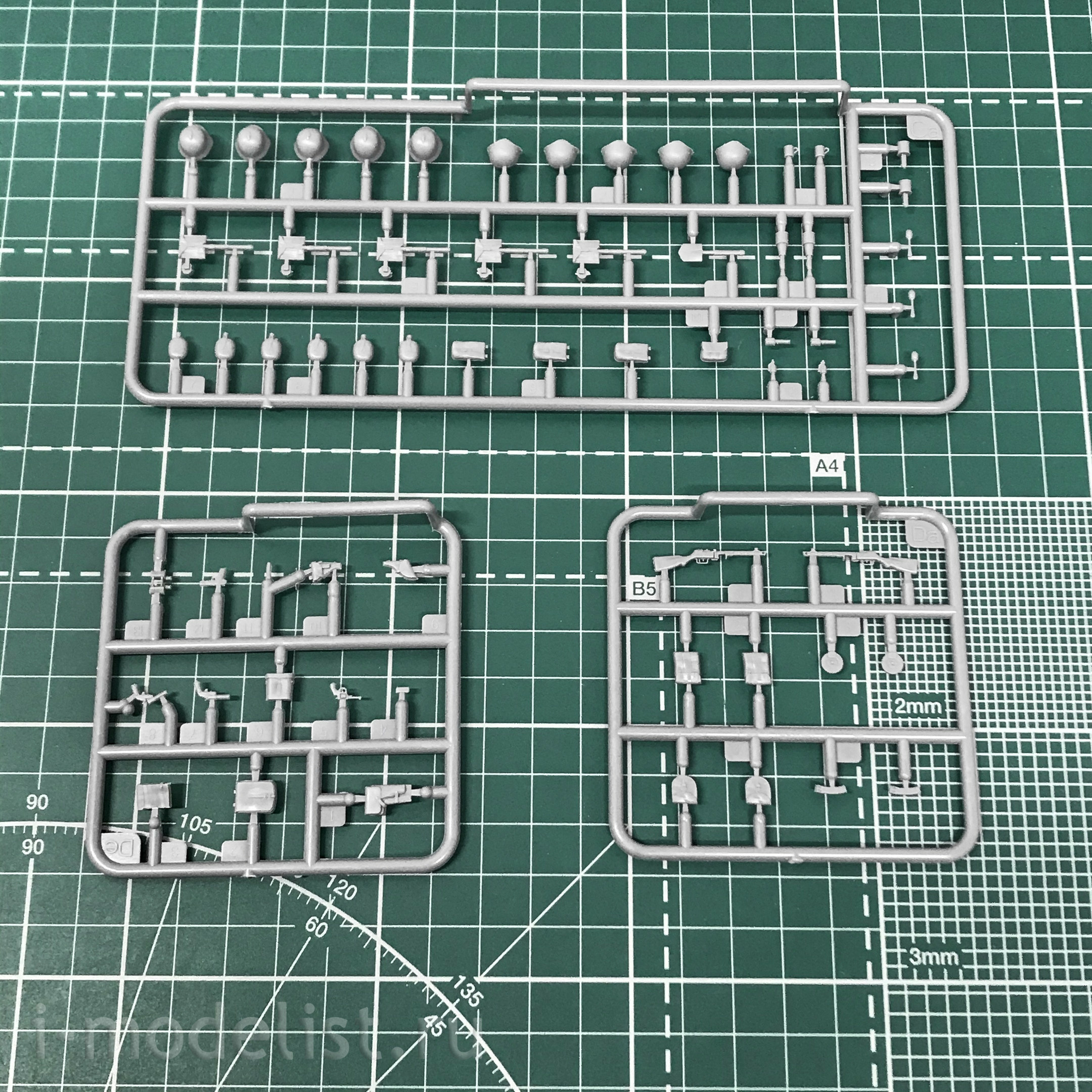 35369 MiniArt 1/35 Gun ZiS-2/ZiS-3 with front and calculation (2 in 1)