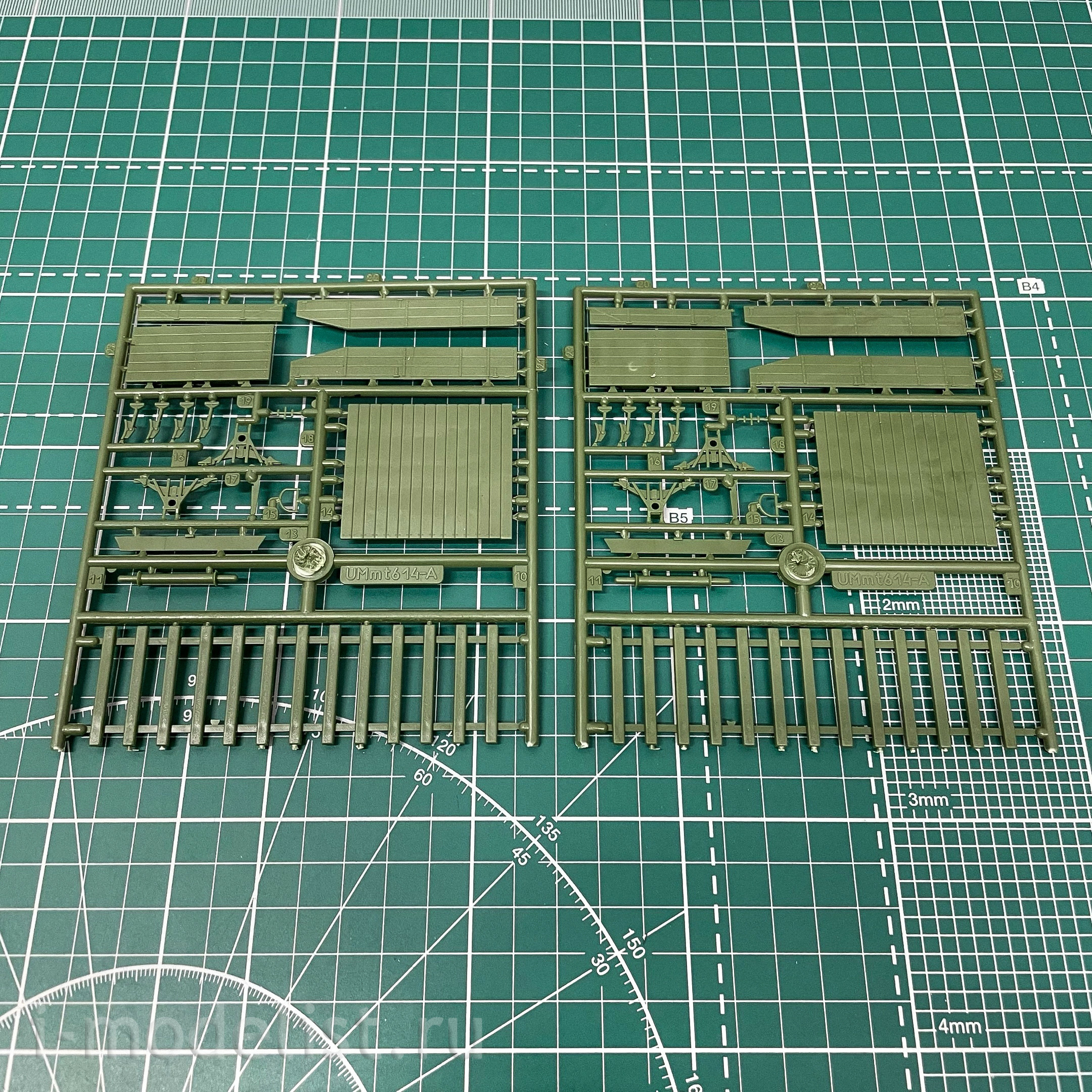mt690 UM 1/72 Armored train 
