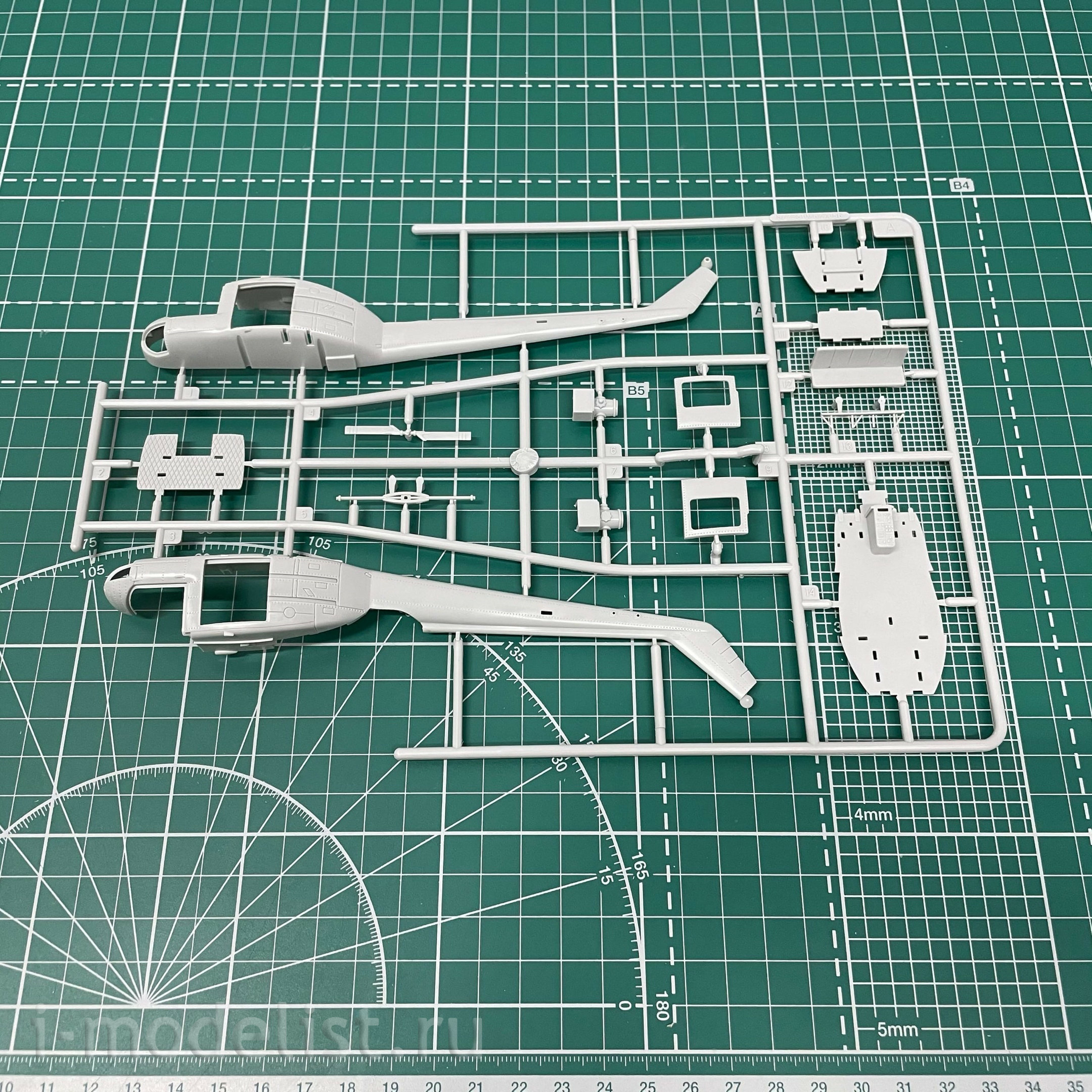 87230 HobbyBoss 1/72 Helicopter UH-1F Huey