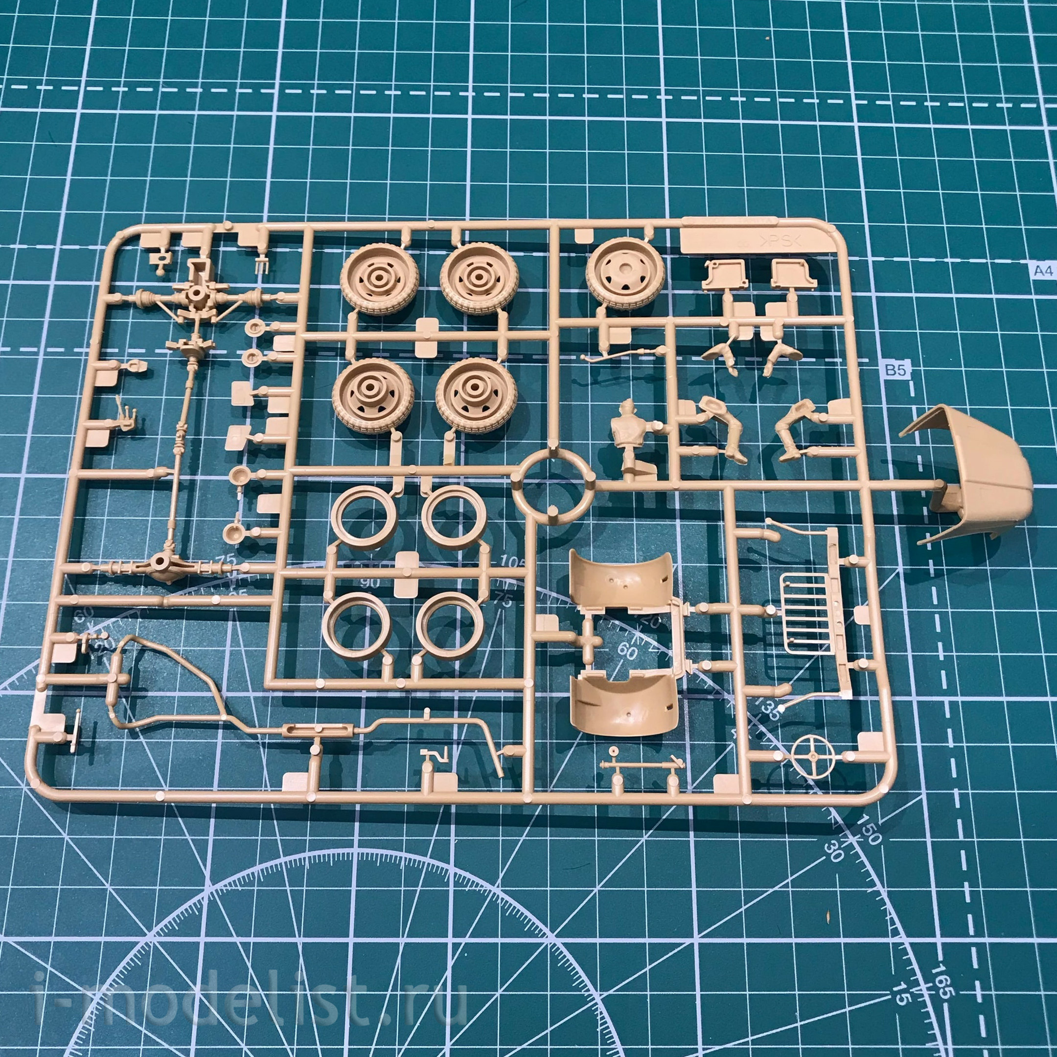 32549 Tamiya 1/48 German Steyr Type 1500A / 01 car with 1 figure