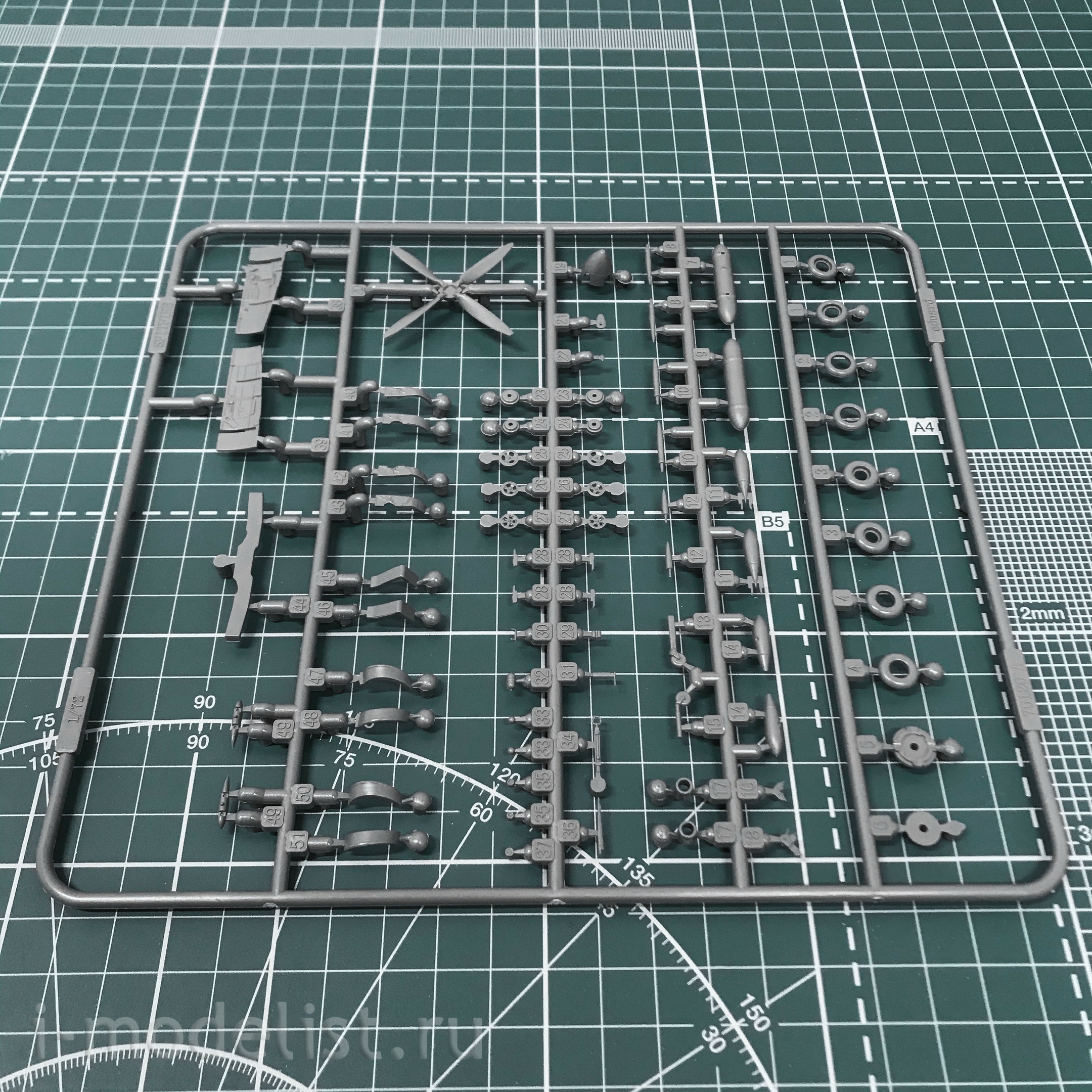 7449 Edward 1/72 Spitfire HF Mk. VIII