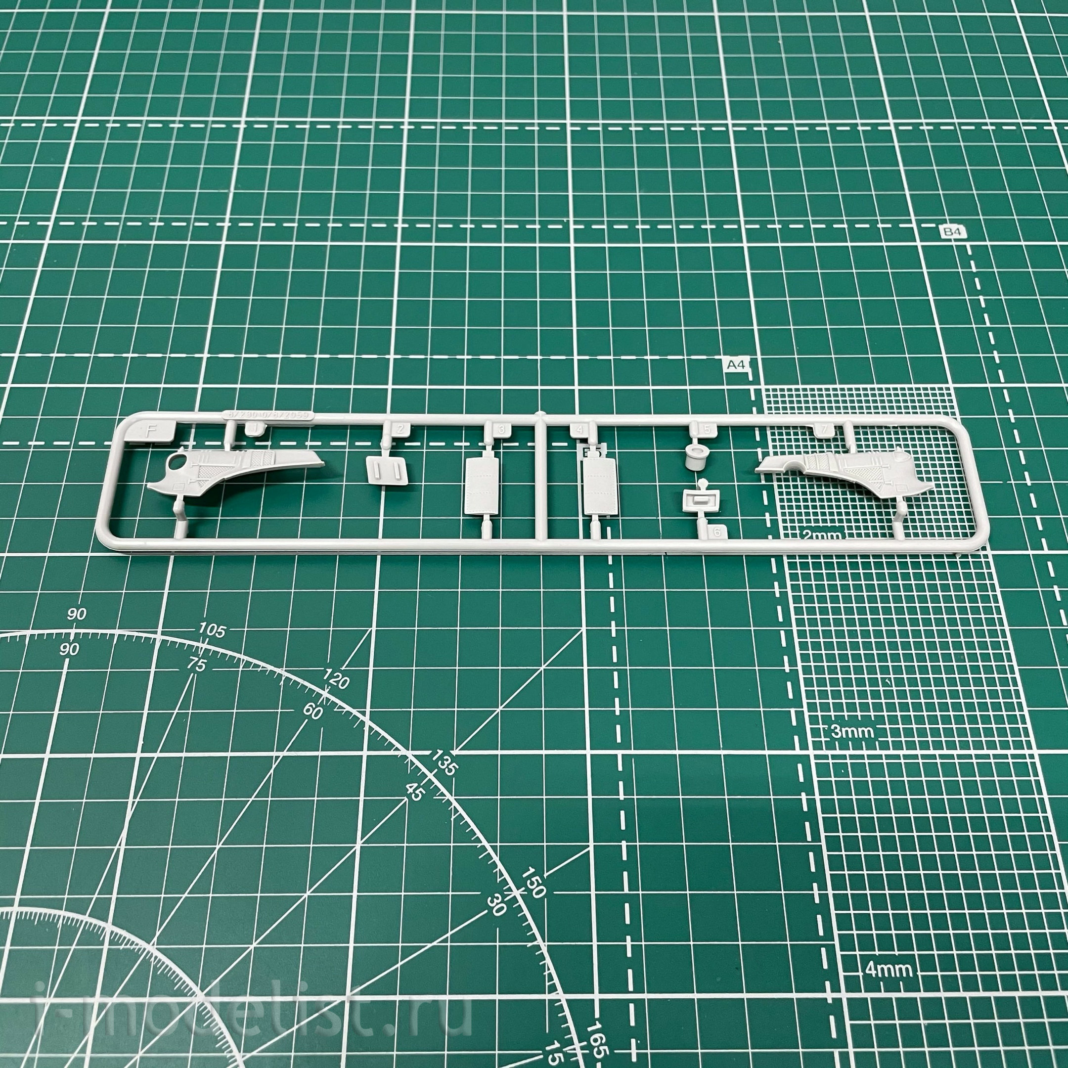 87230 HobbyBoss 1/72 Helicopter UH-1F Huey