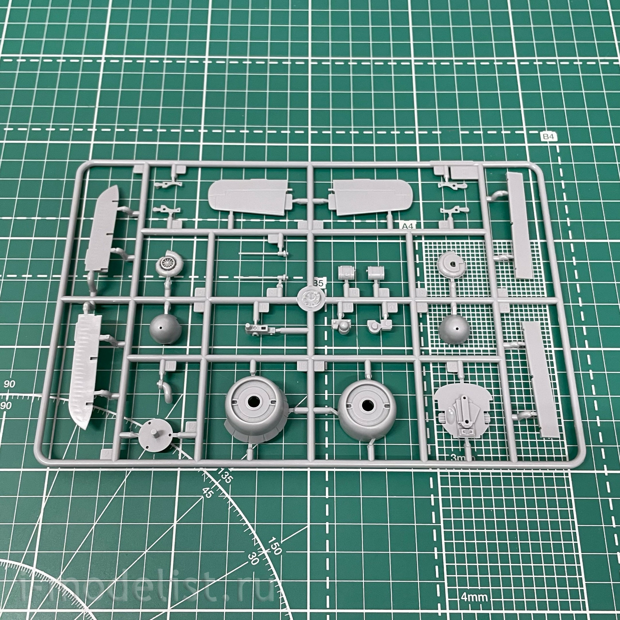 81718 HobbyBoss 1/48 Focke-Wulf Fw 190D-11 Aircraft