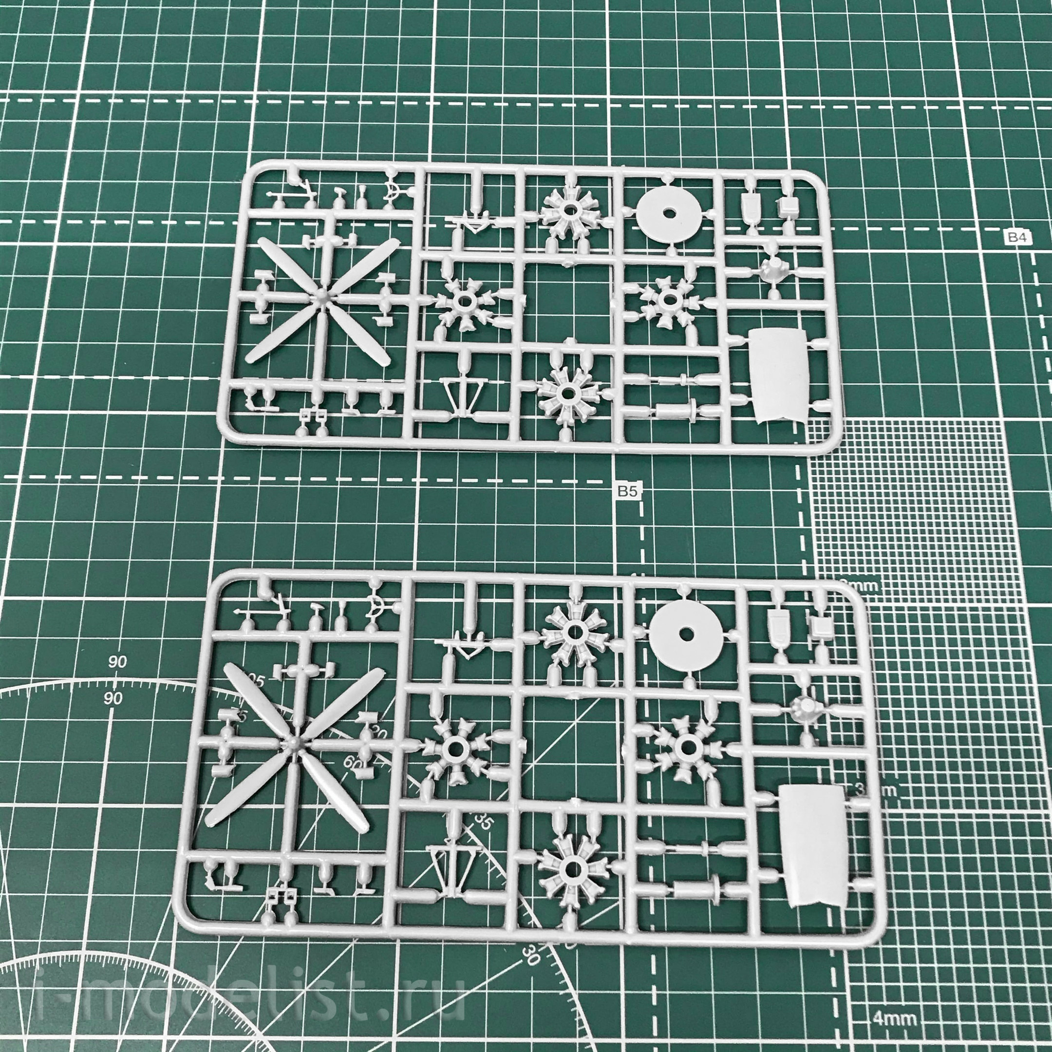 72324 Amodel 1/72 Ilyushin Il-14M