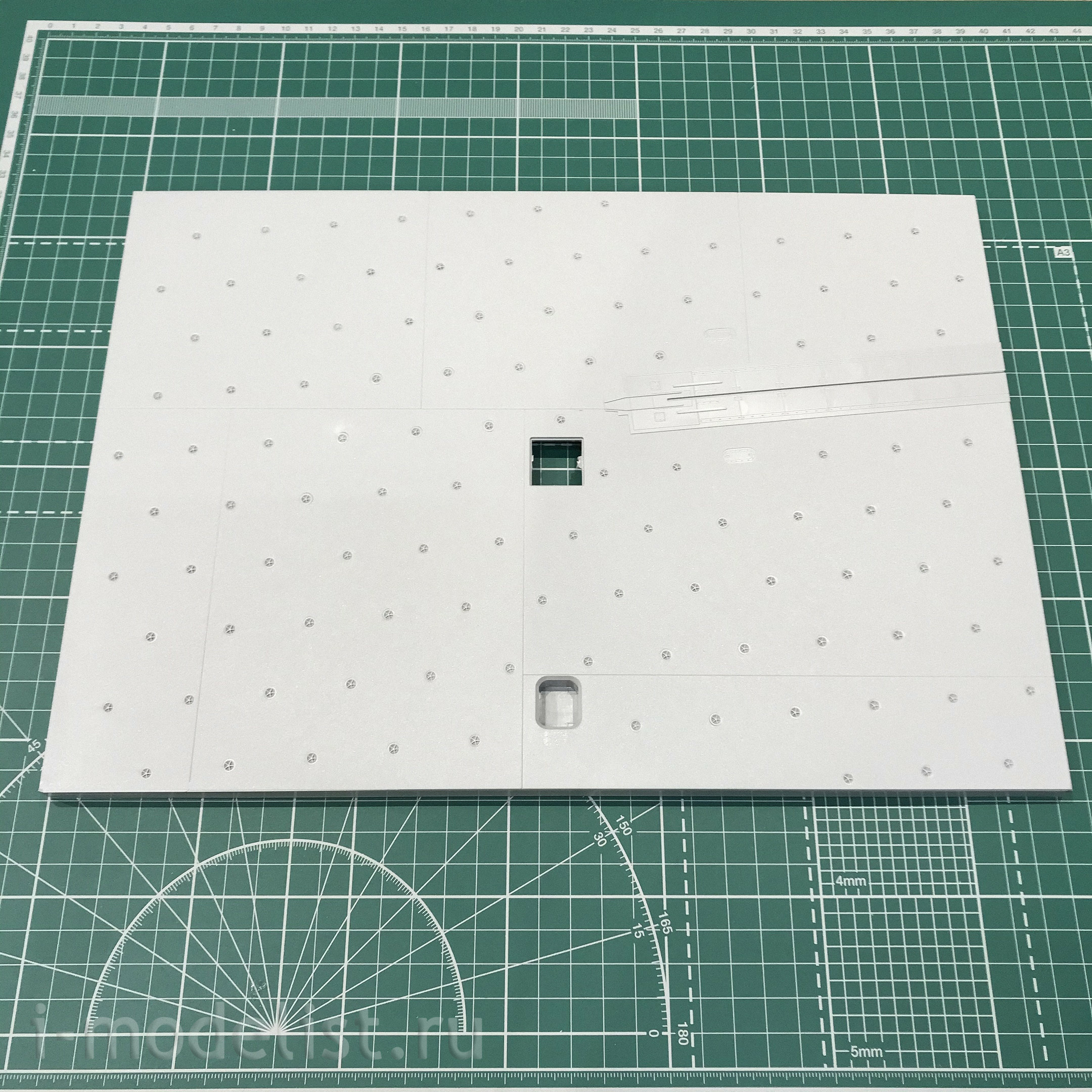 1326 Italeri 1/72 air deck section (Modern aircraft carrier)