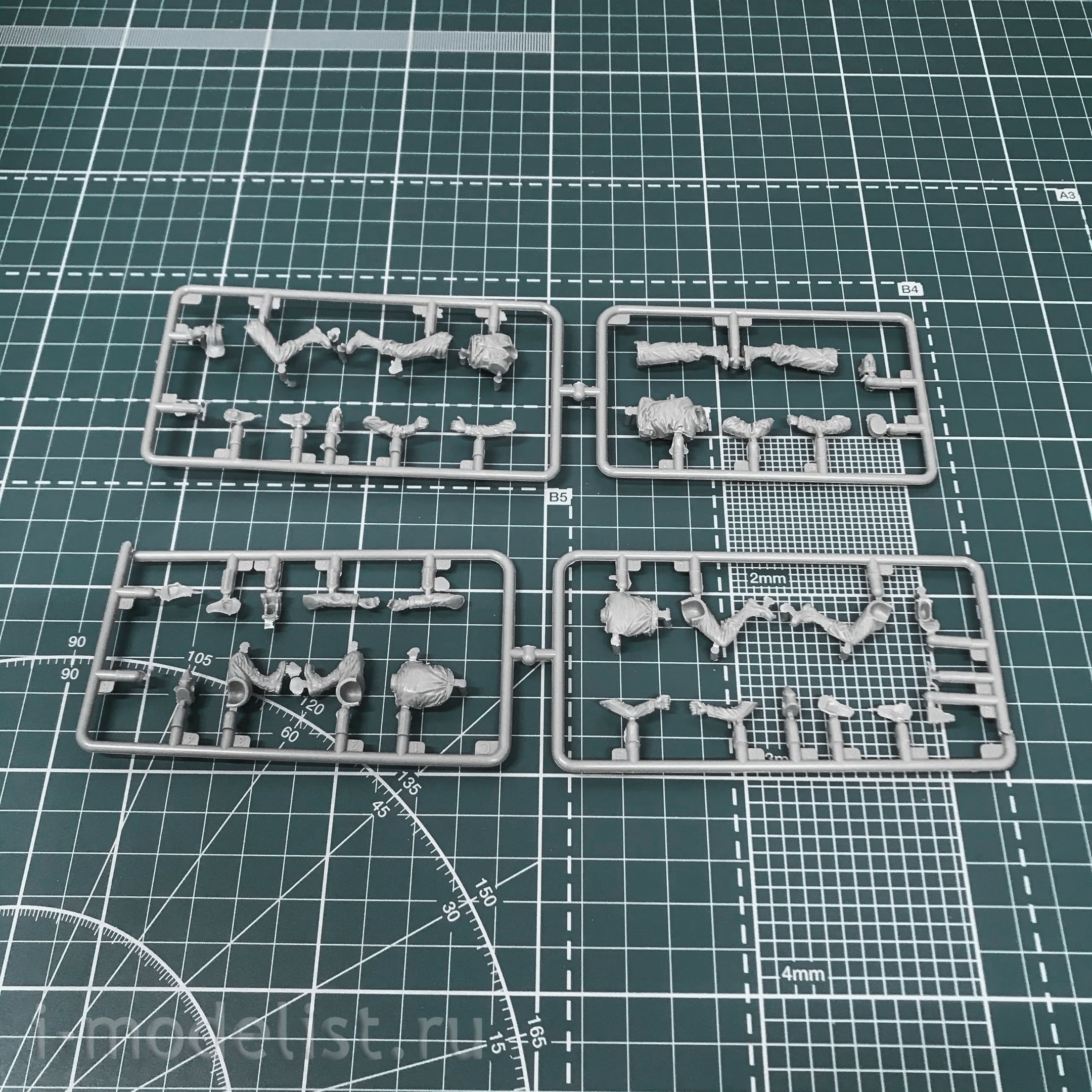 37098 MiniArt 1/35 Egyptian 34/85 tank with crew