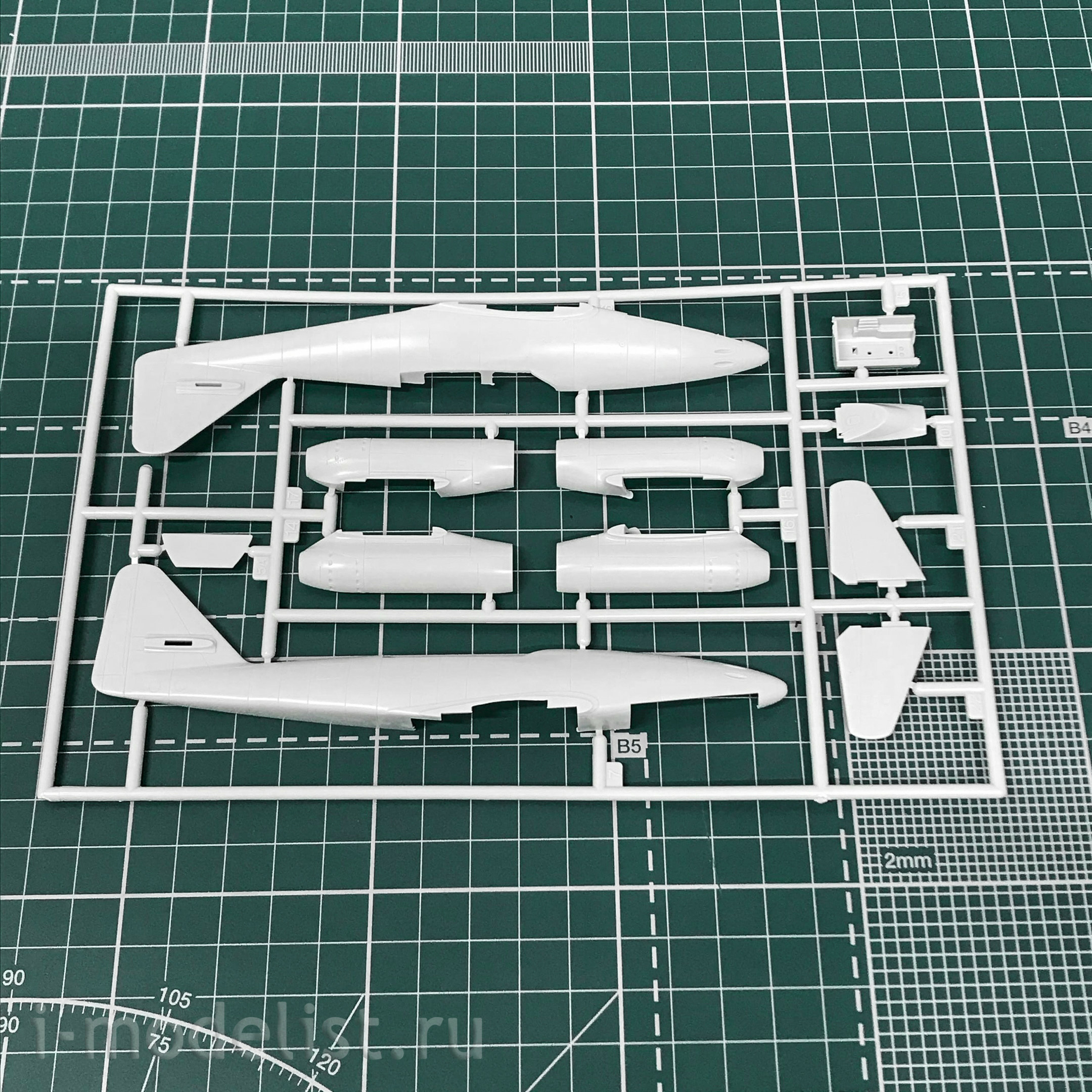 03711 Revell 1/72 Combat Set me.262 Turbojet fighter and P-51B long-range fighter