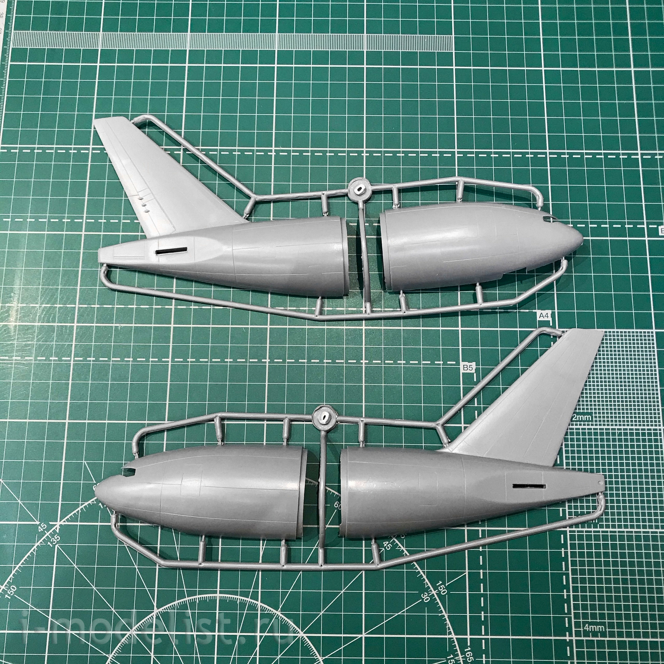 14477 Orient Express 1/144 Airliner B-773 Transaero 