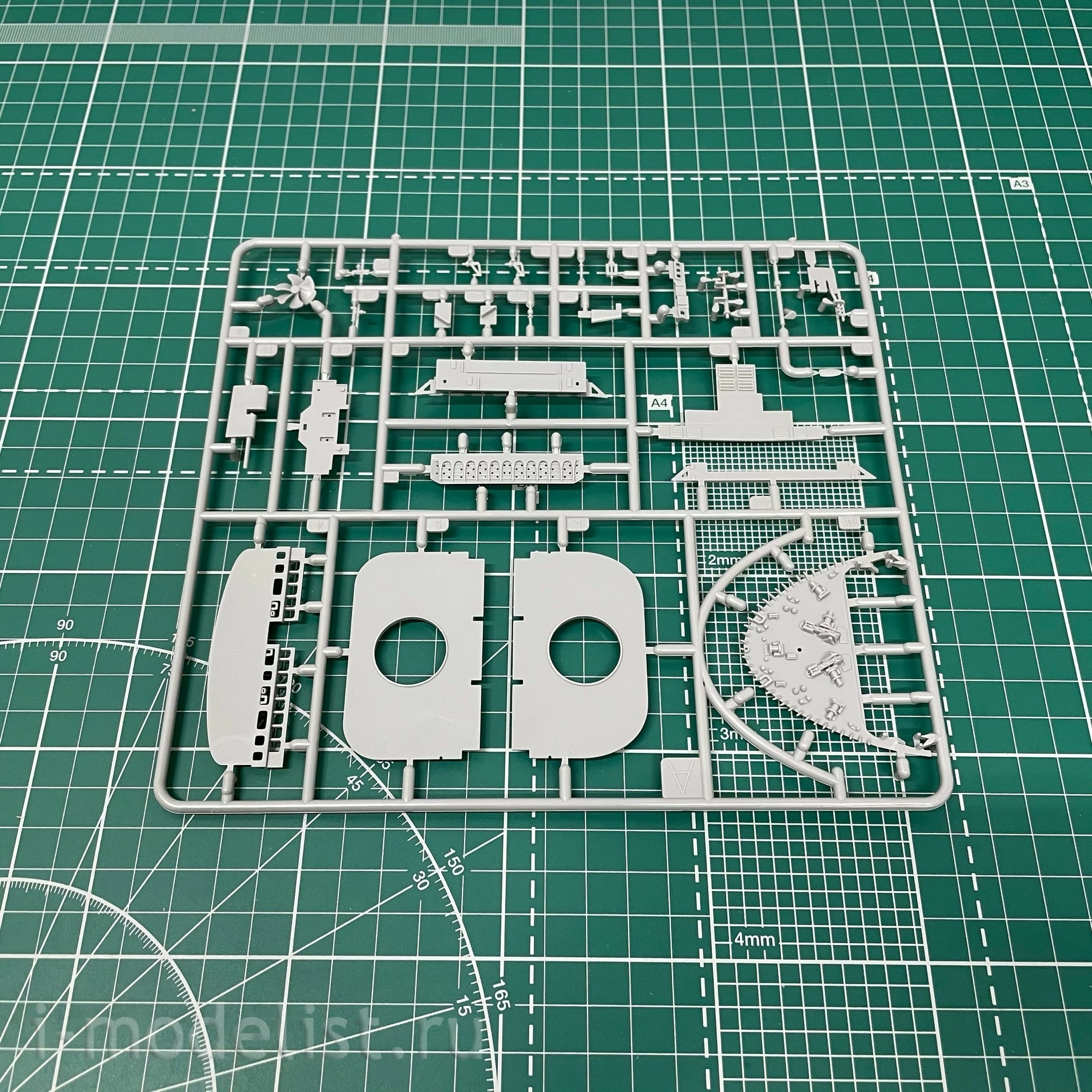05152 Revell 1/700 Container Ship Colombo Express