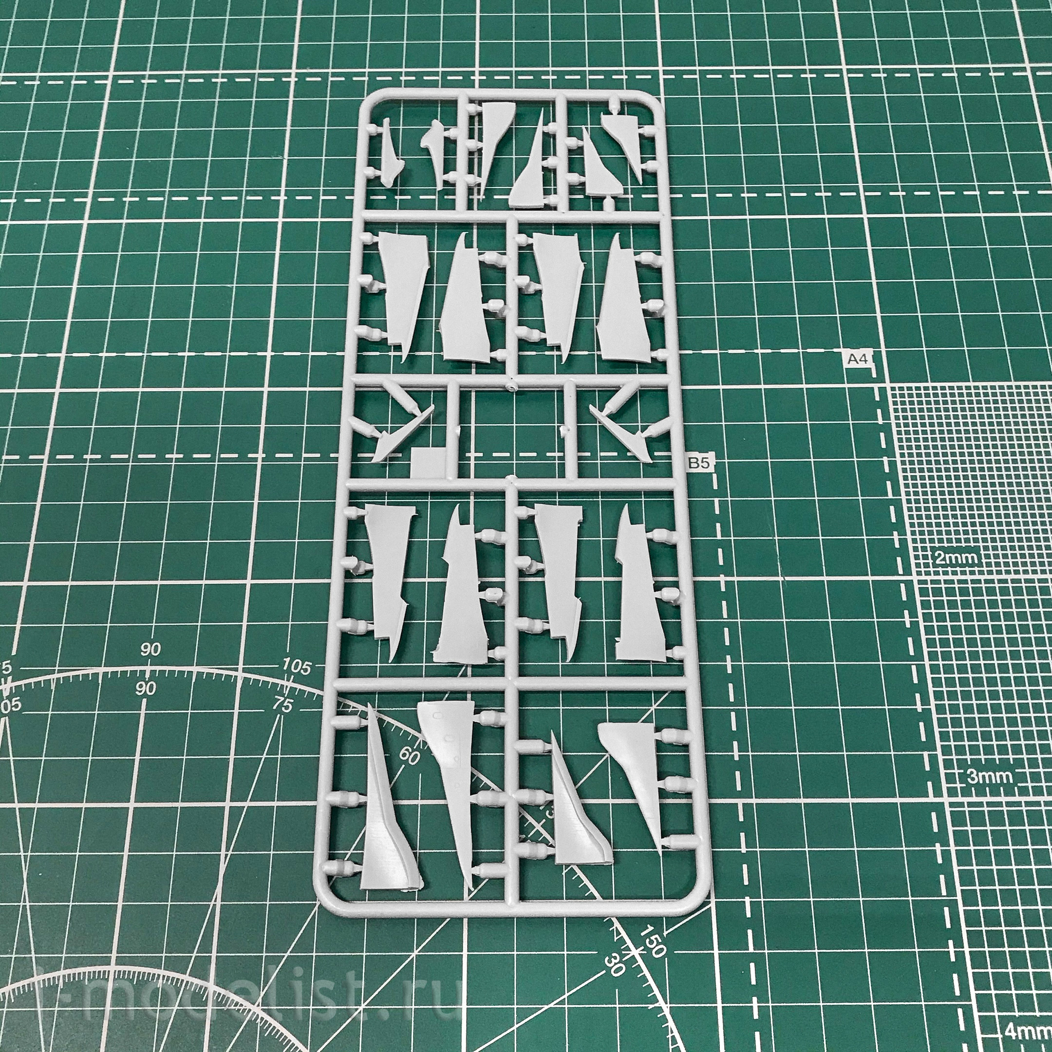 144153-1 Eastern Express 1/144 airliner 747SP 