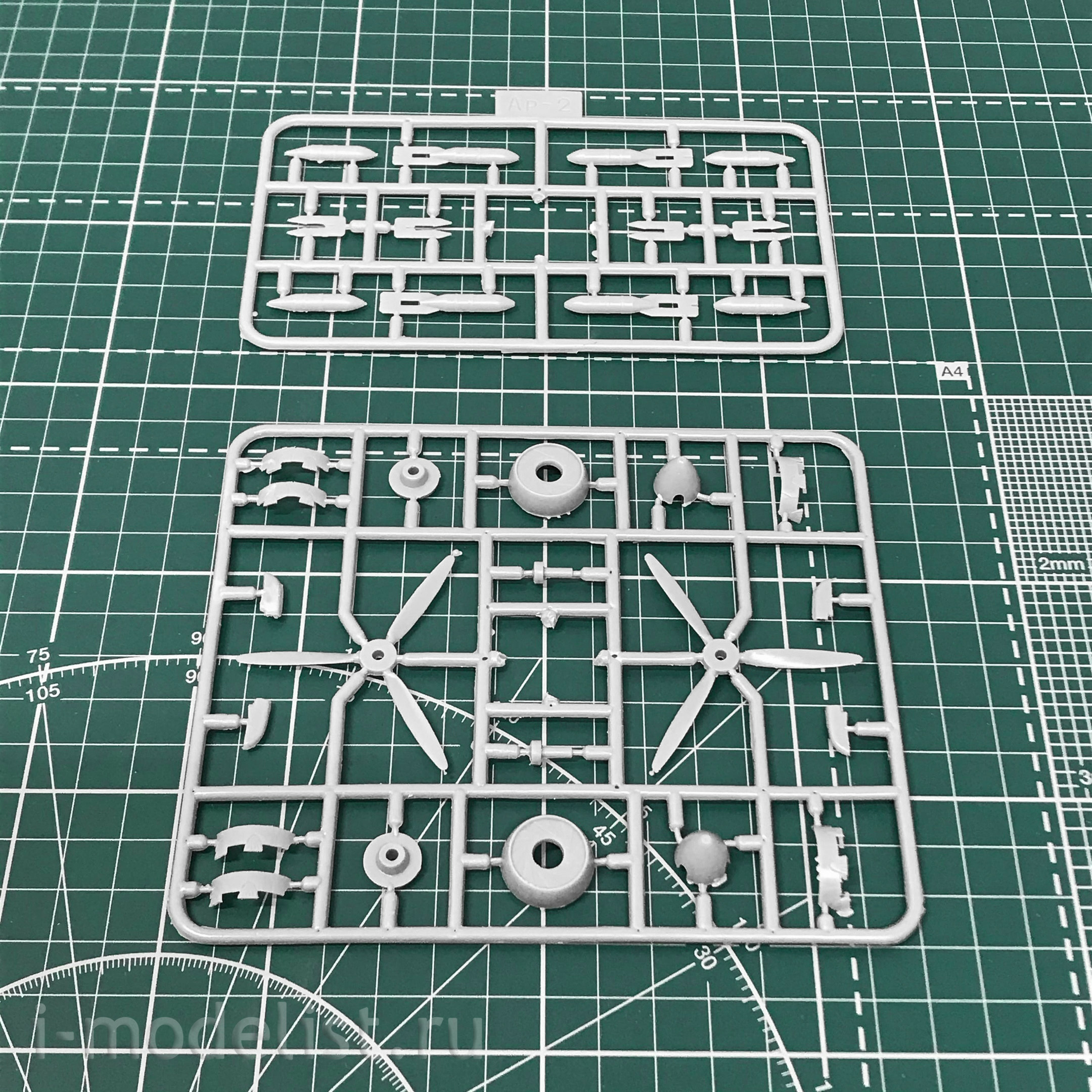 72142 Amodel 1/72 PE-8+ air starter AC-2
