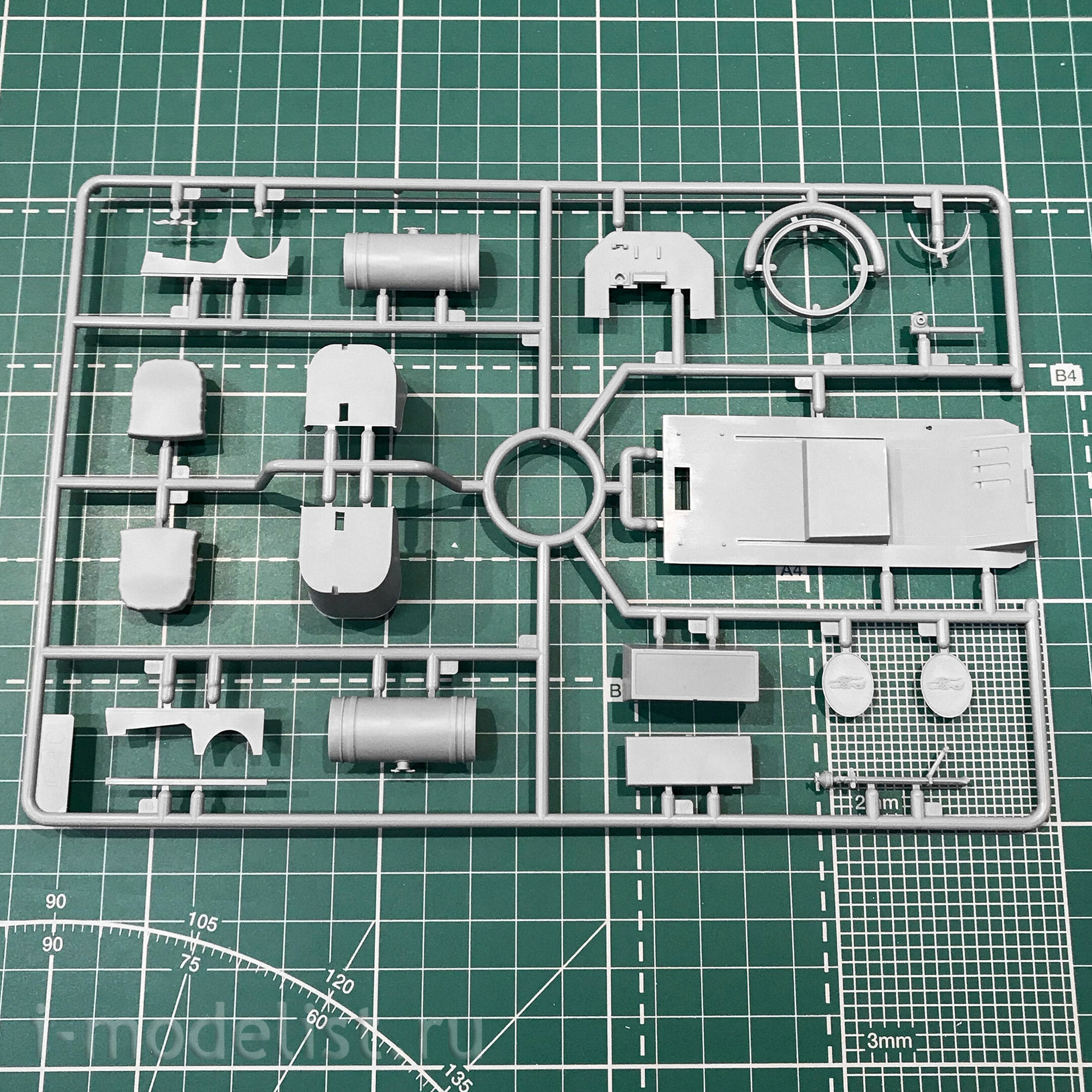 24015 ICM 1/24 Model T 1913 