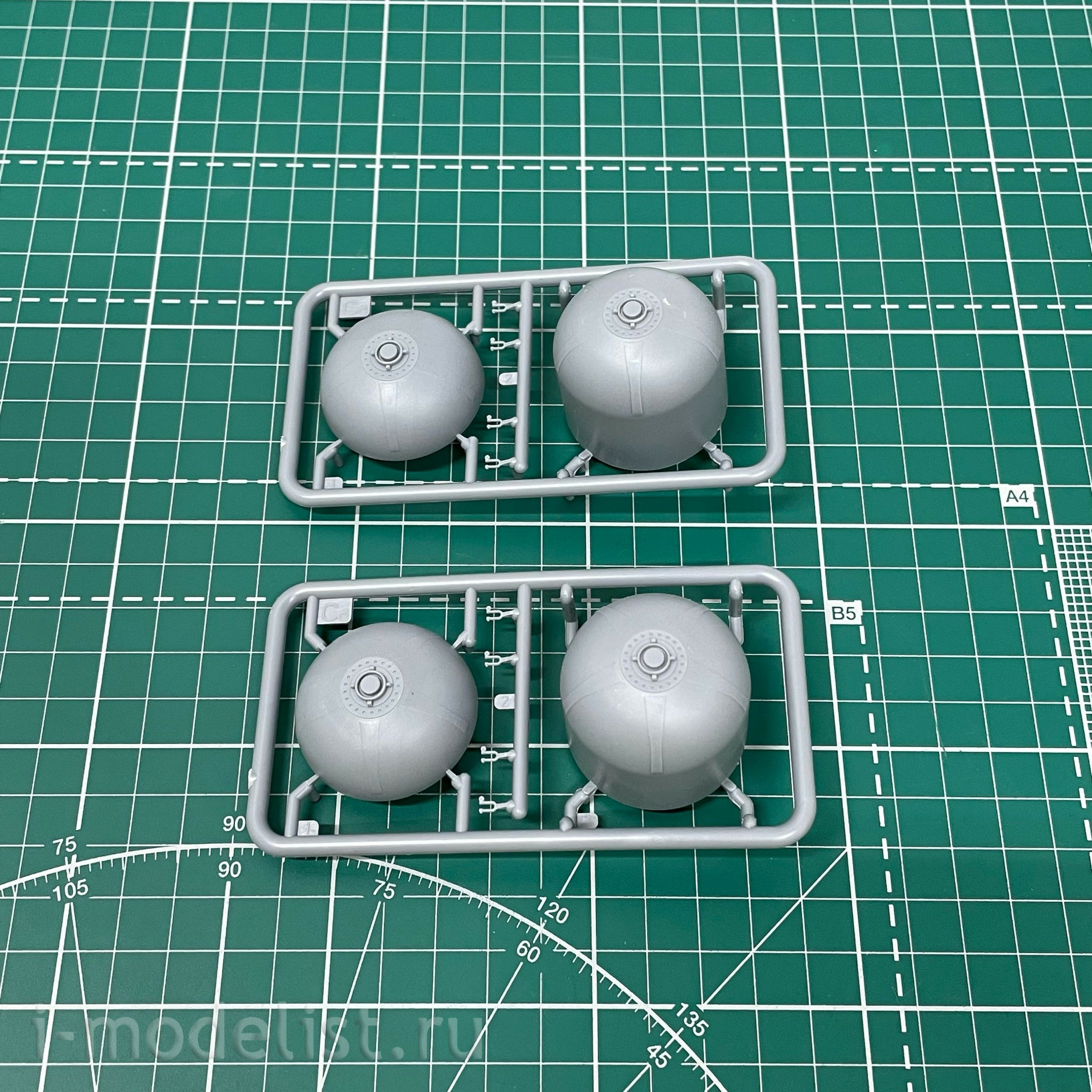 35GM0021 Gecko Models 1/35 Portable Fuel Containers British Air