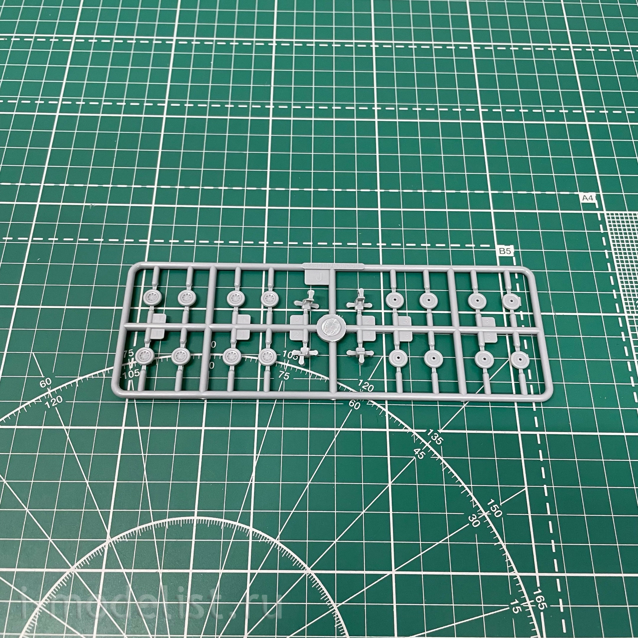 83902 HobbyBoss 1/144 Shaanxi Y-8 Aircraft