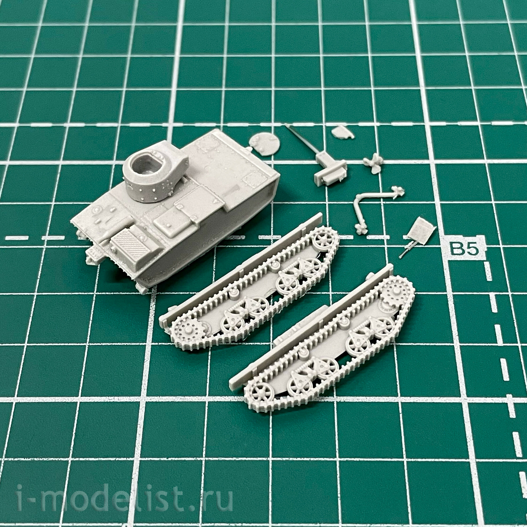 100154 Zebrano 1/100 Soviet T-38 Floating Tank with TNSH cannon