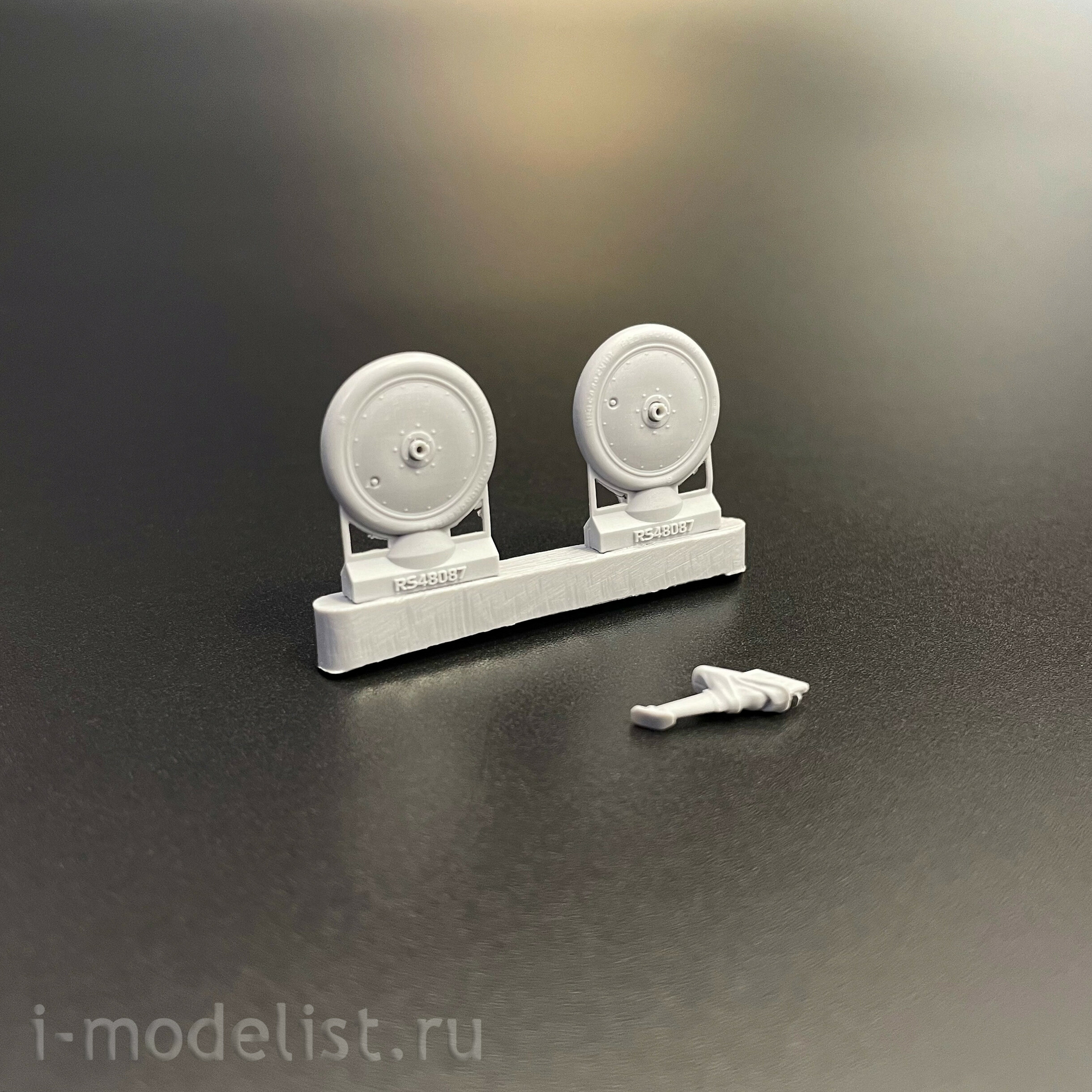 RS48087 Э.В.М. 1/48 Колёса шасси И-16 ранний тип (Zvezda)