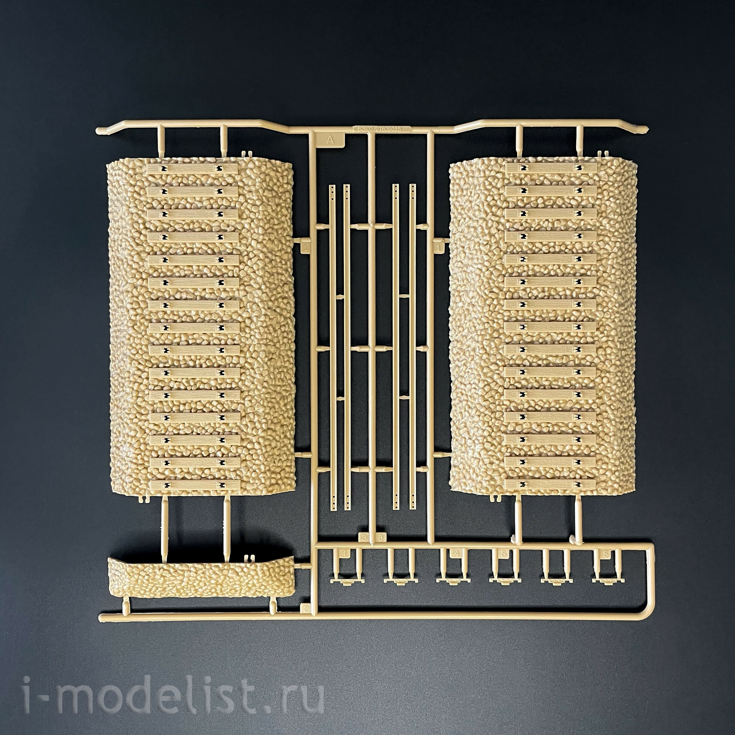 82936 Hobbyboss 1/72 German special railway platform Panzerträgerwagen