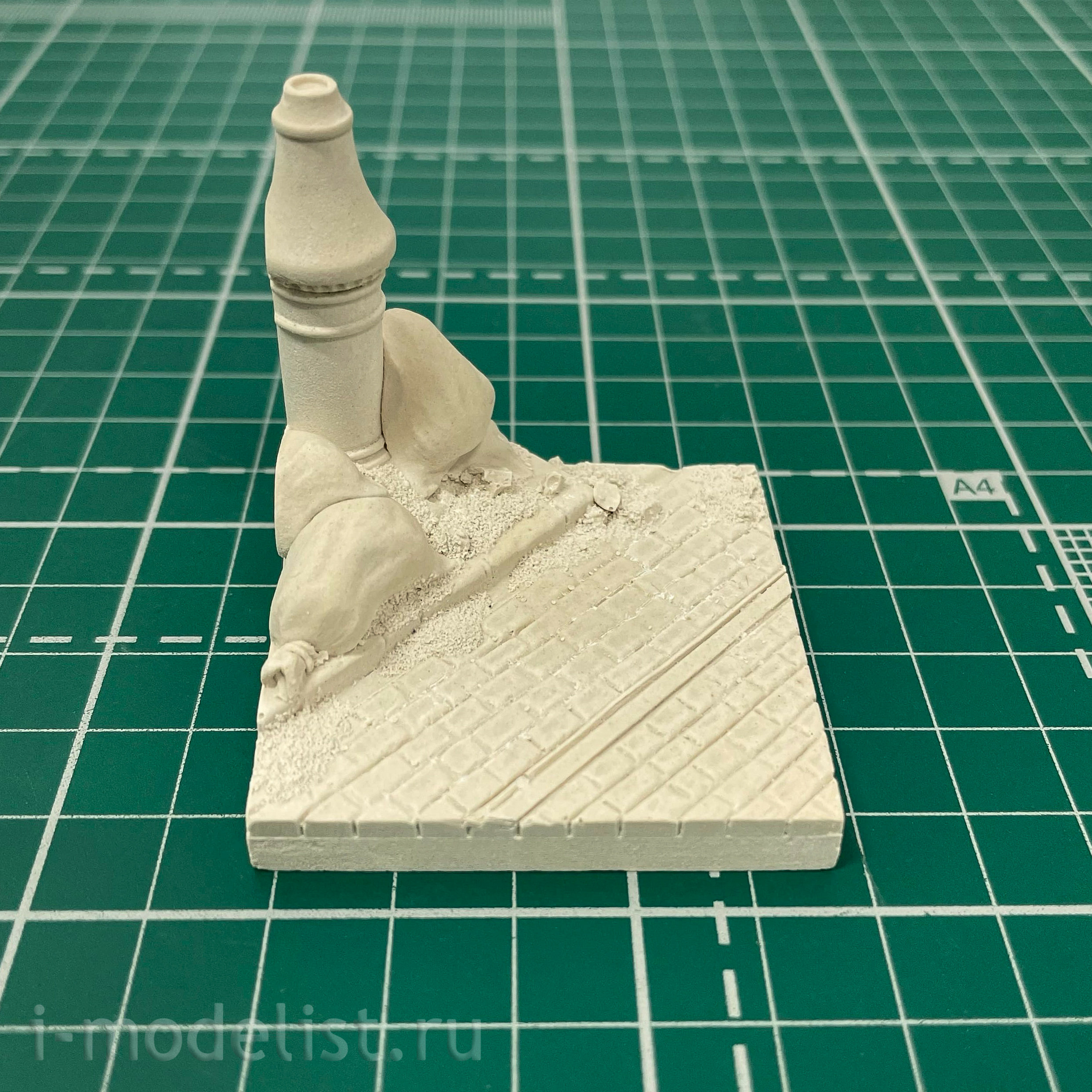 P20 artbaza 1/35 Fragment of a city site with a post