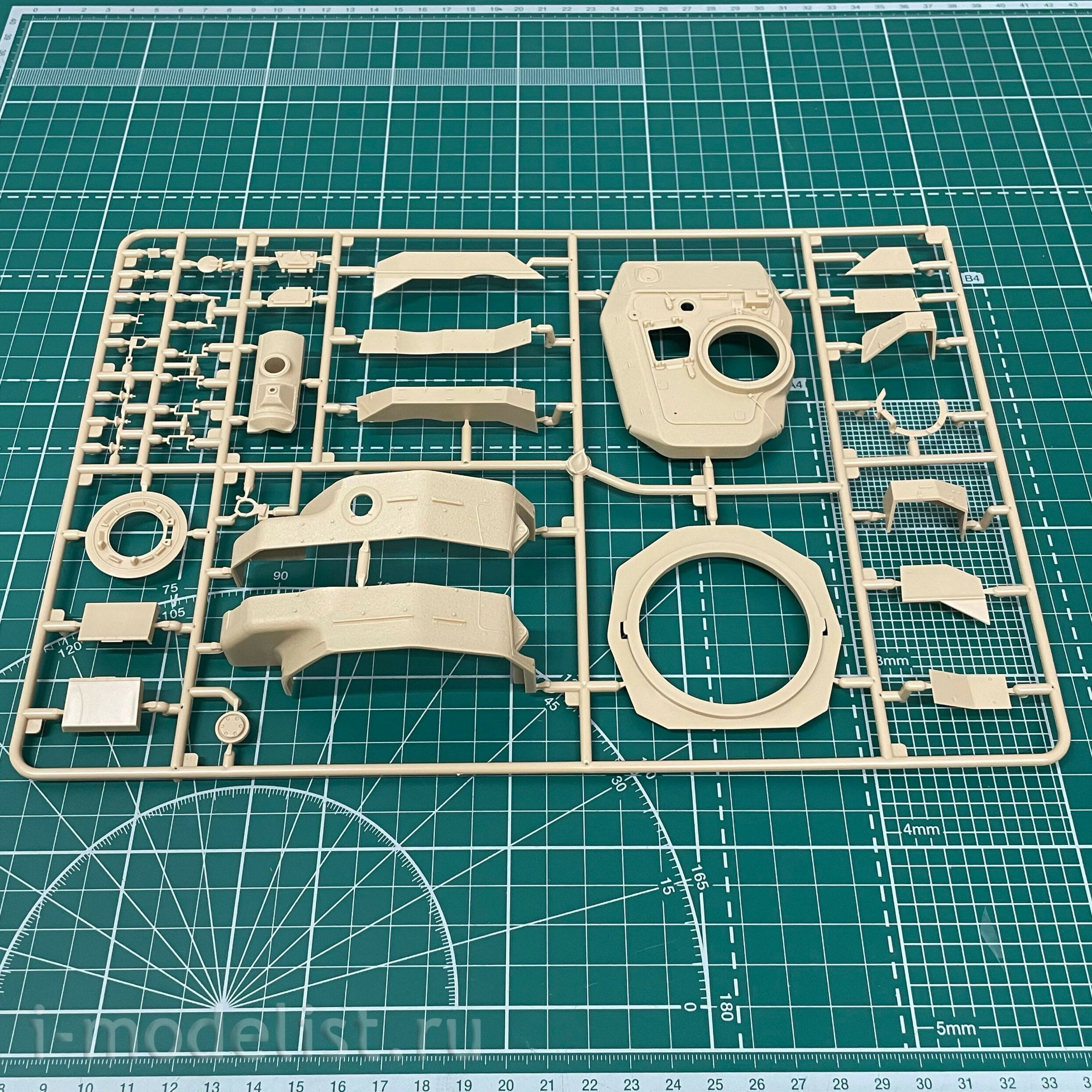 35A043 Amusing Hobby 1/35 Swedish Tank STRV-104