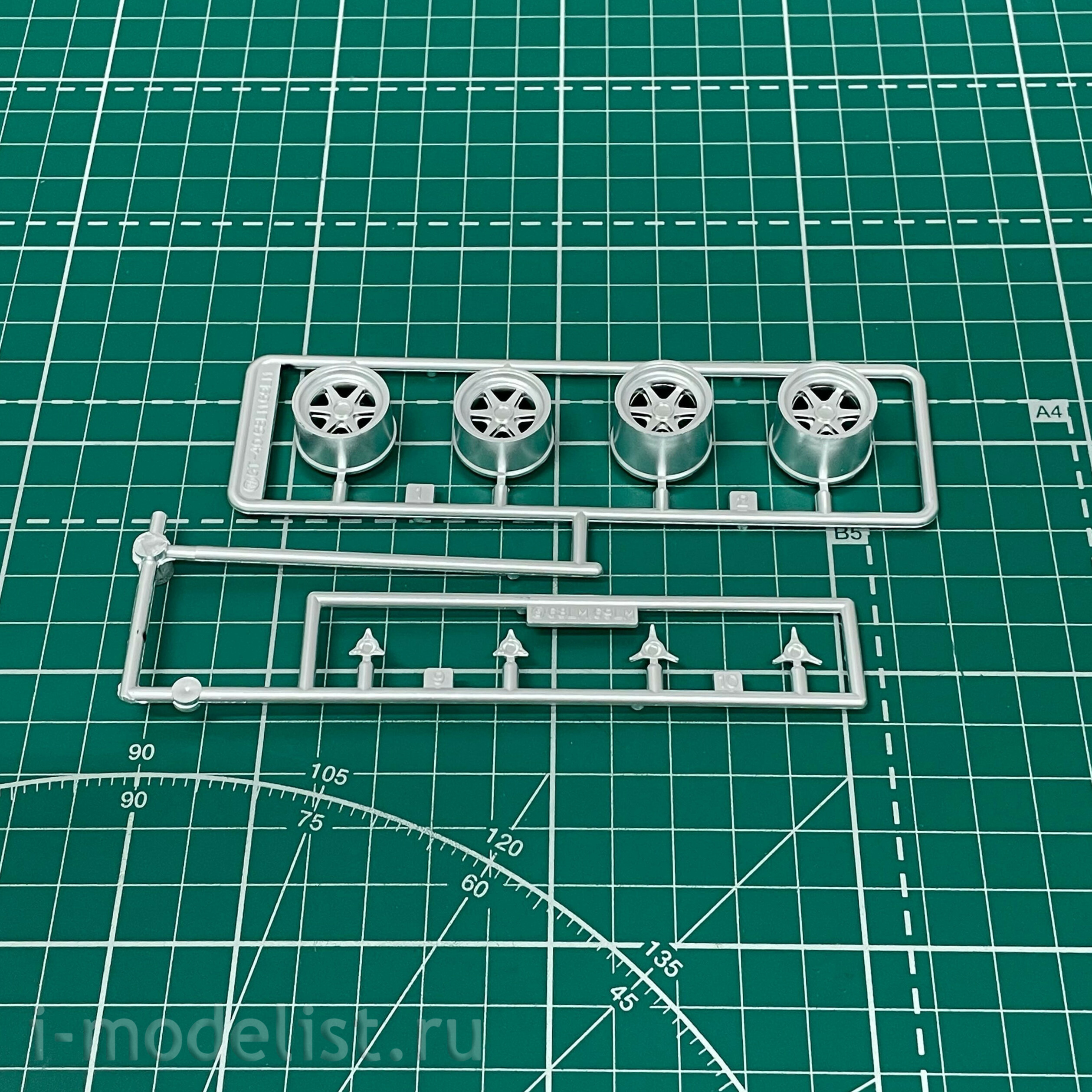 07696 Revell 1/24 Ford GT 40 Le Mans 1968