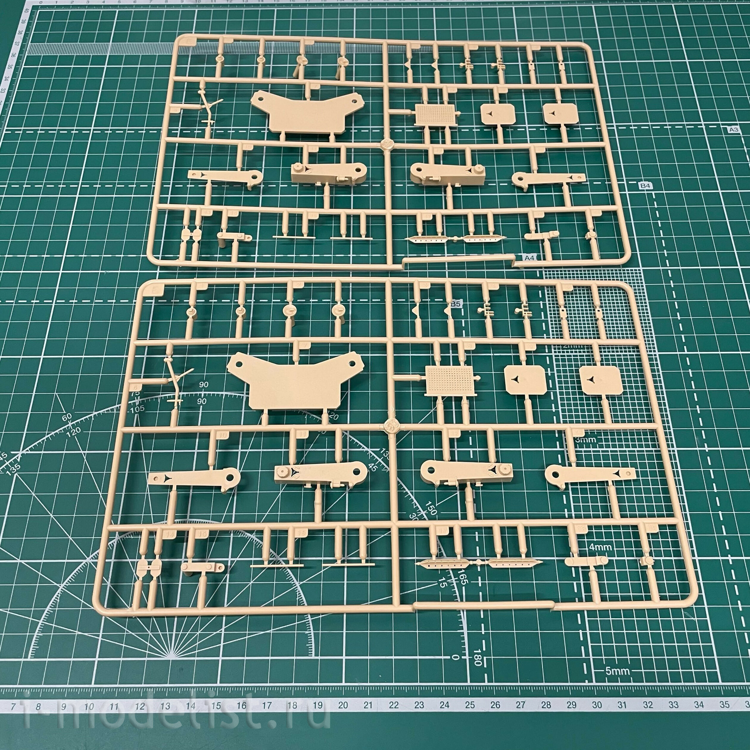 35A020 Amusing Hobby 1/35 12.8 cm Flak 40 and FuMG 39D