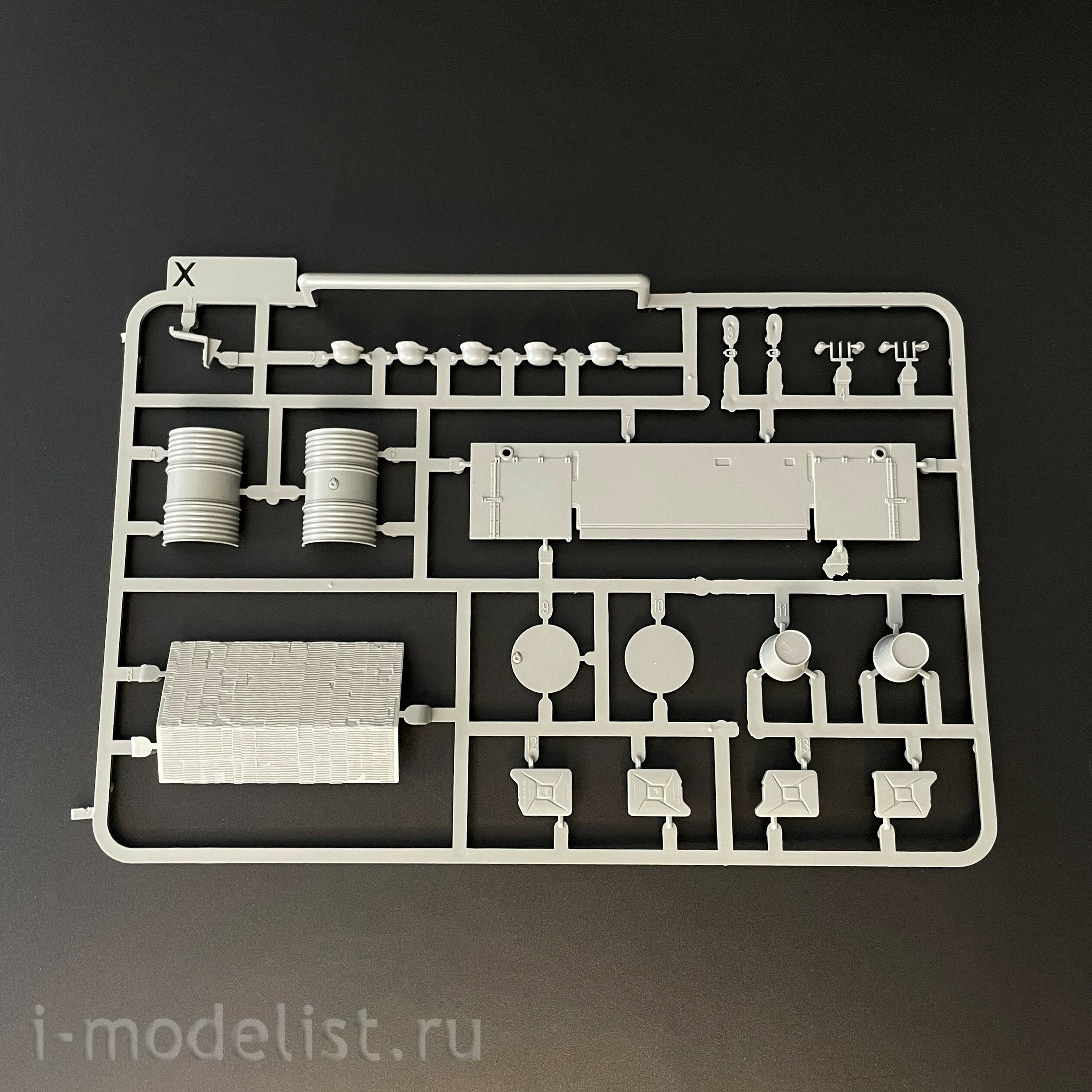 2199 Takom 1/35 German Heavy Tank Sd.Kfz. 181 Pz. Kpfw VI Ausf.E Tiger I (late) with Zimmerit