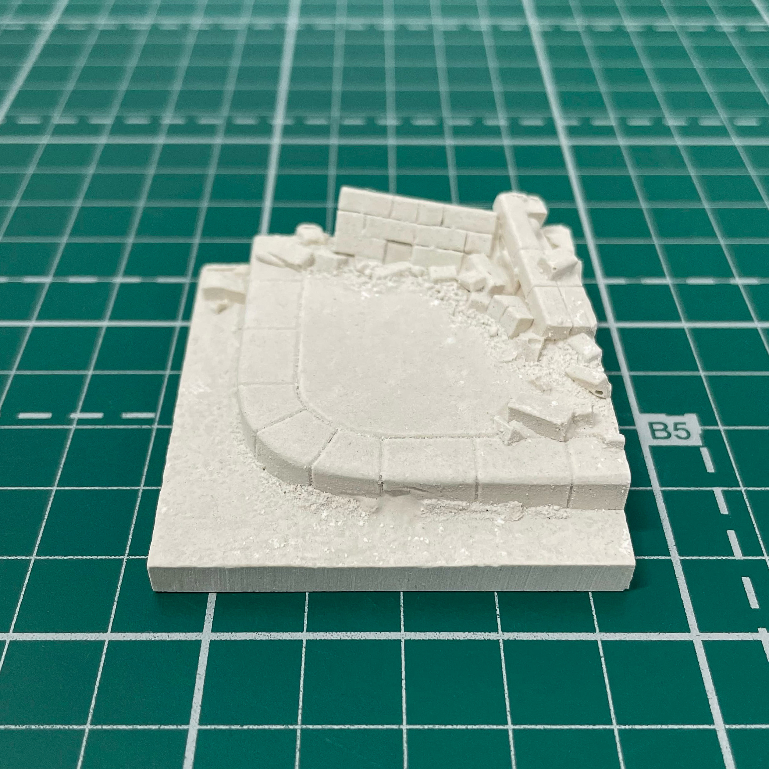 B04 artbaza 1/35 corner sidewalk fragment with debris