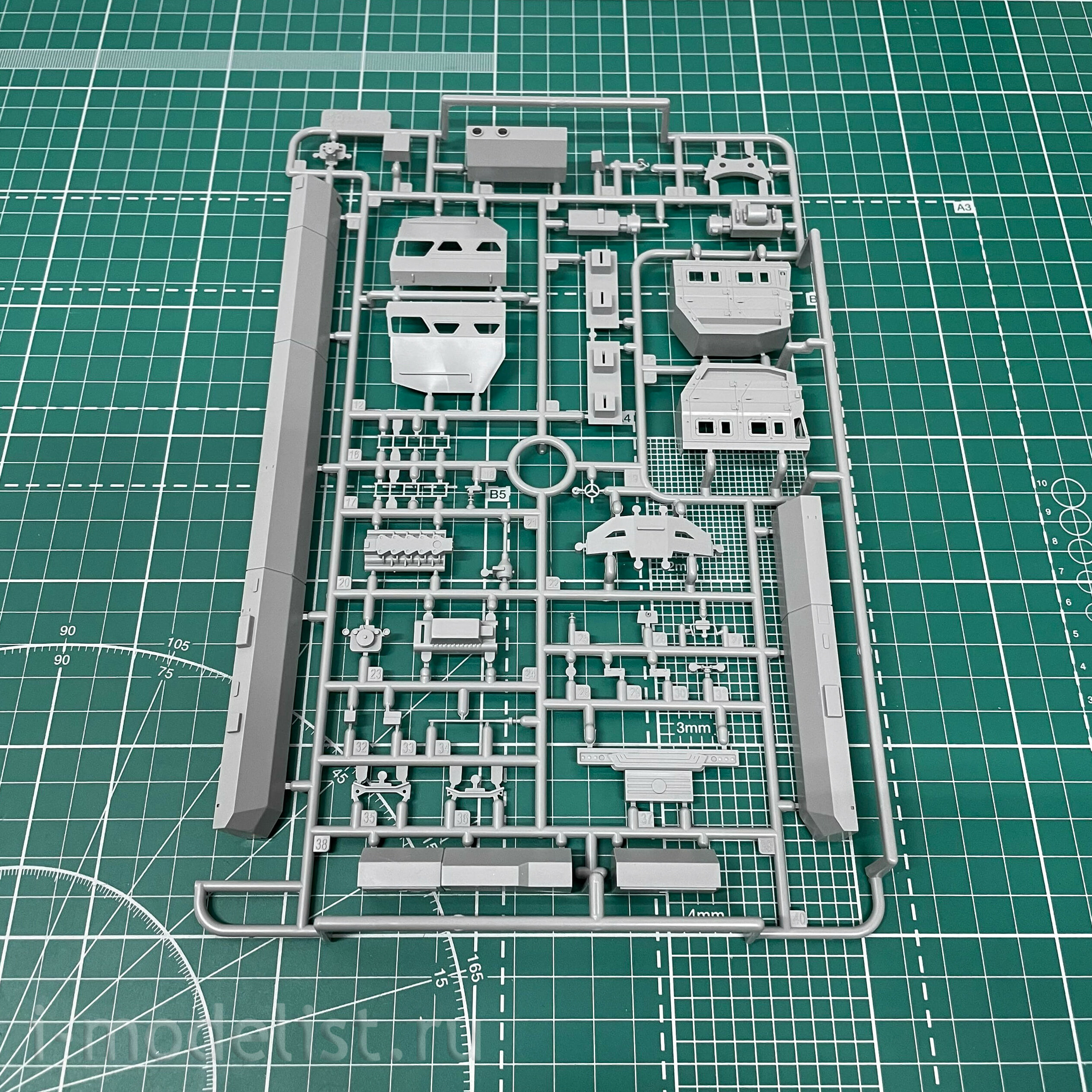 SP-9002 Takom 1/72 Launcher DF-41
