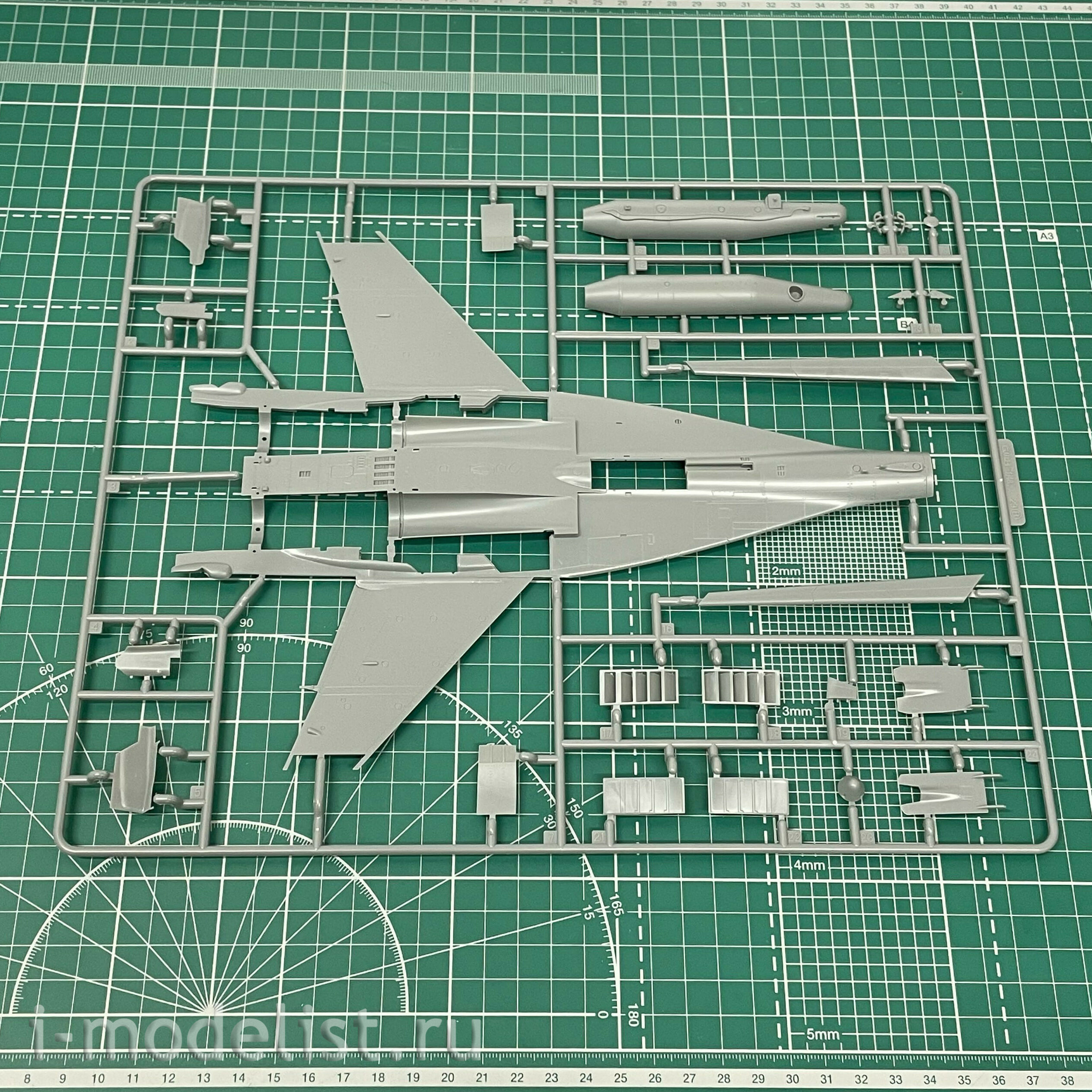 S4814 Great Wall Hobby 1/48 MiGG-29 9-13 Aircraft (Swifts Aerobatic Team)