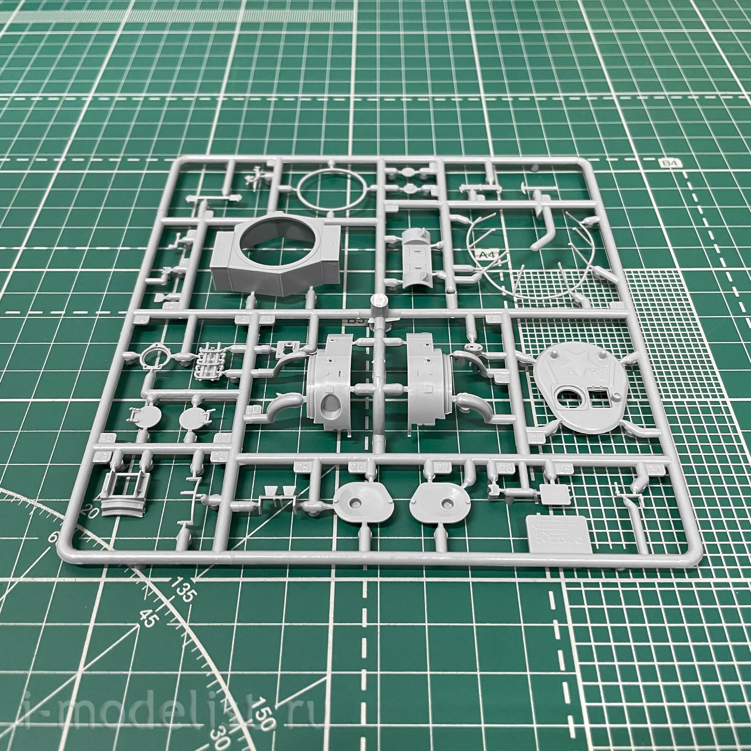 5061ПН Zvezda 1/72 Подарочный набор: Советский тяжелый танк Т-35