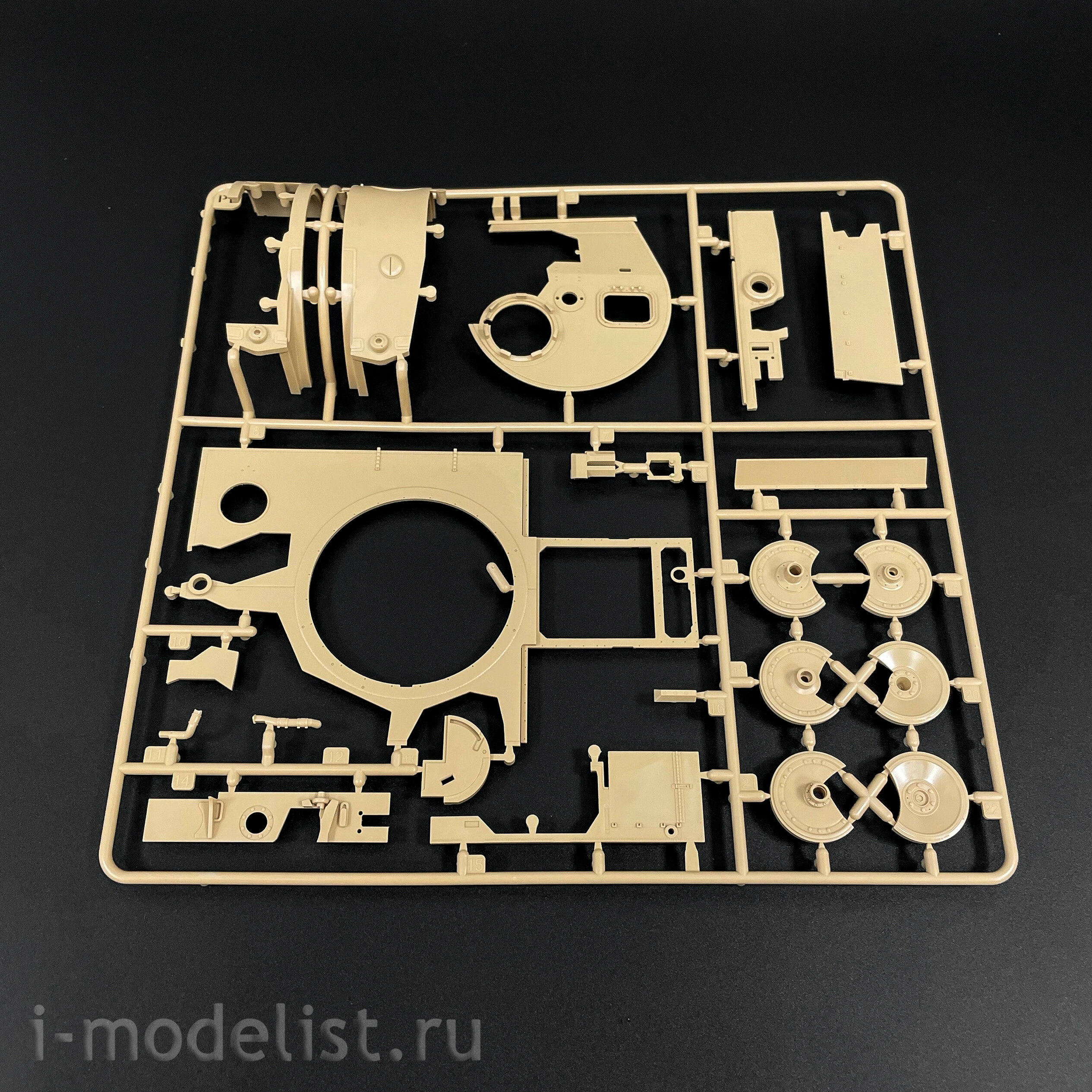 RM-5100 Rye Field Model 1/35 German Tank Pz. Kpfw. VI Ausf. E Tiger I mid. Production