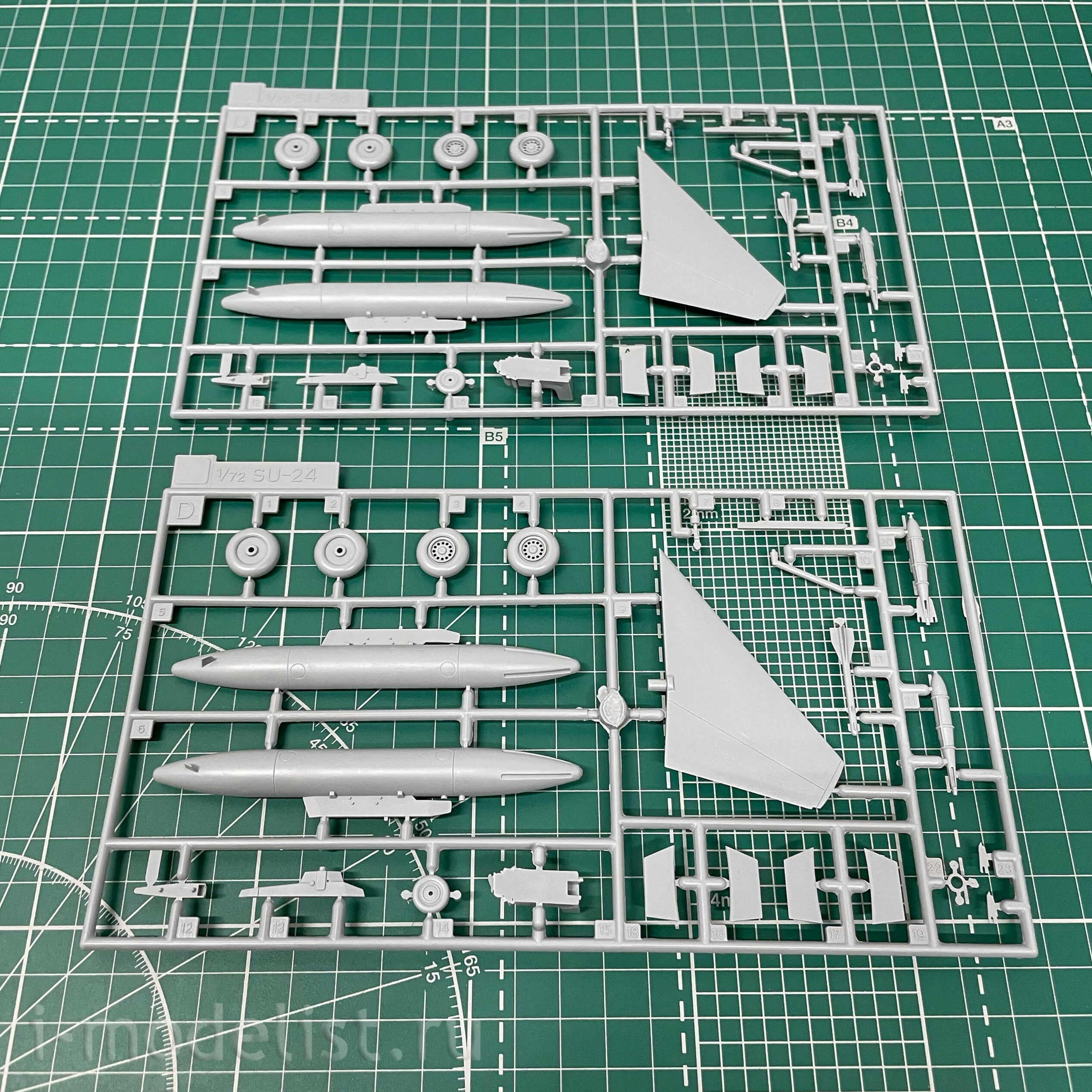 7267ПН Zvezda 1/72 Подарочный набор: Фронтовой бомбардировщик Су-24М