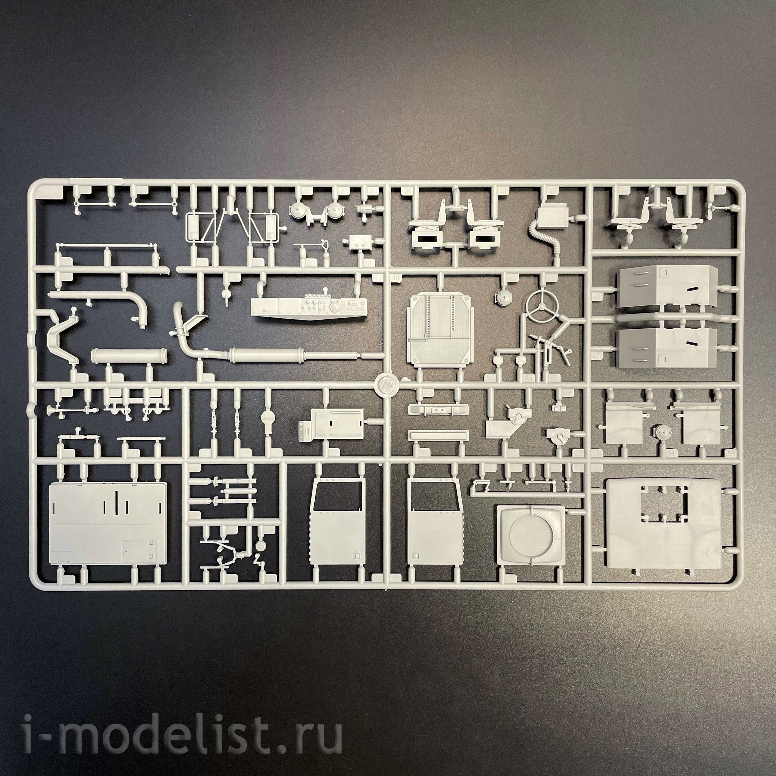 01084 Т$ач 1/35 Оружейный грузовик M915