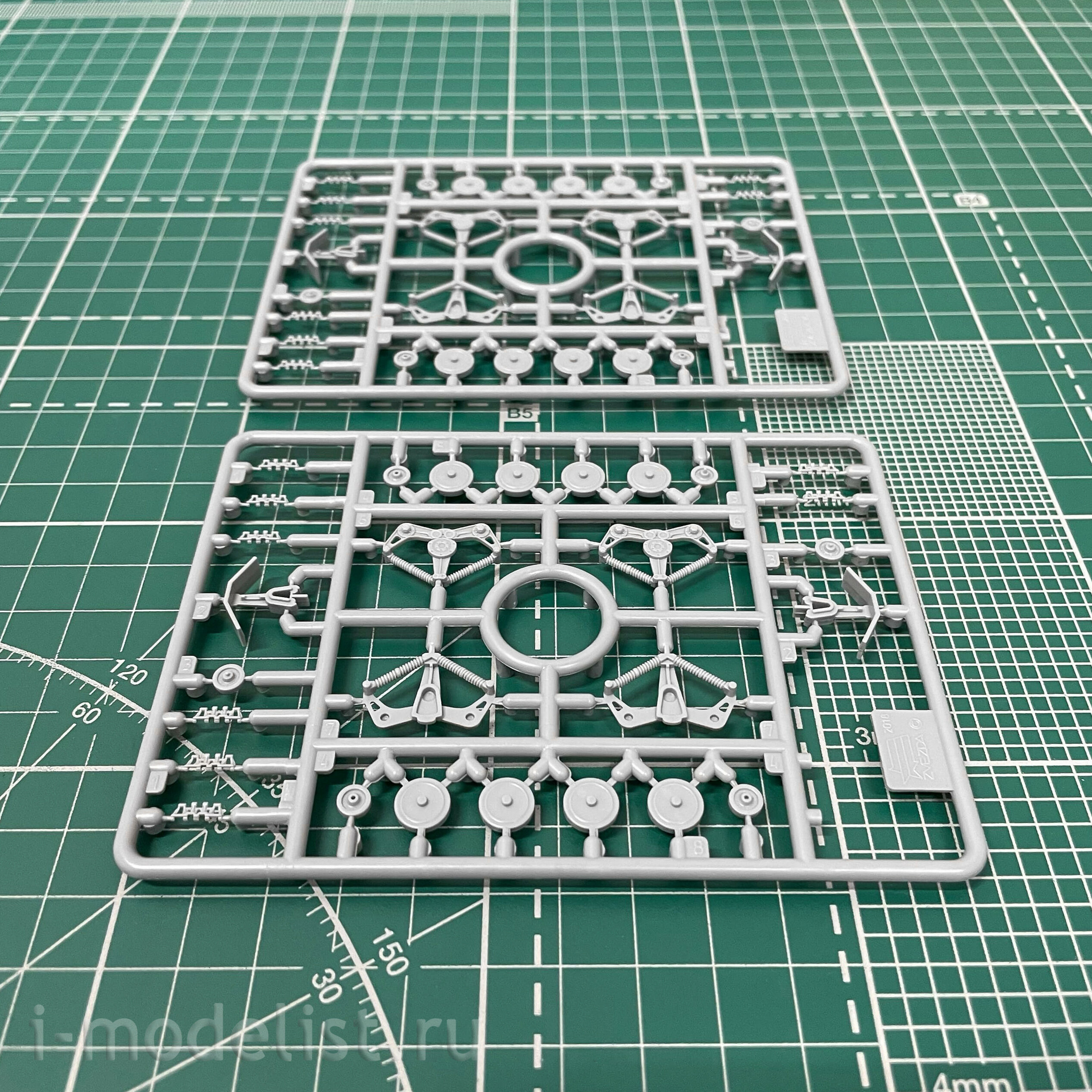 5061ПН Zvezda 1/72 Подарочный набор: Советский тяжелый танк Т-35