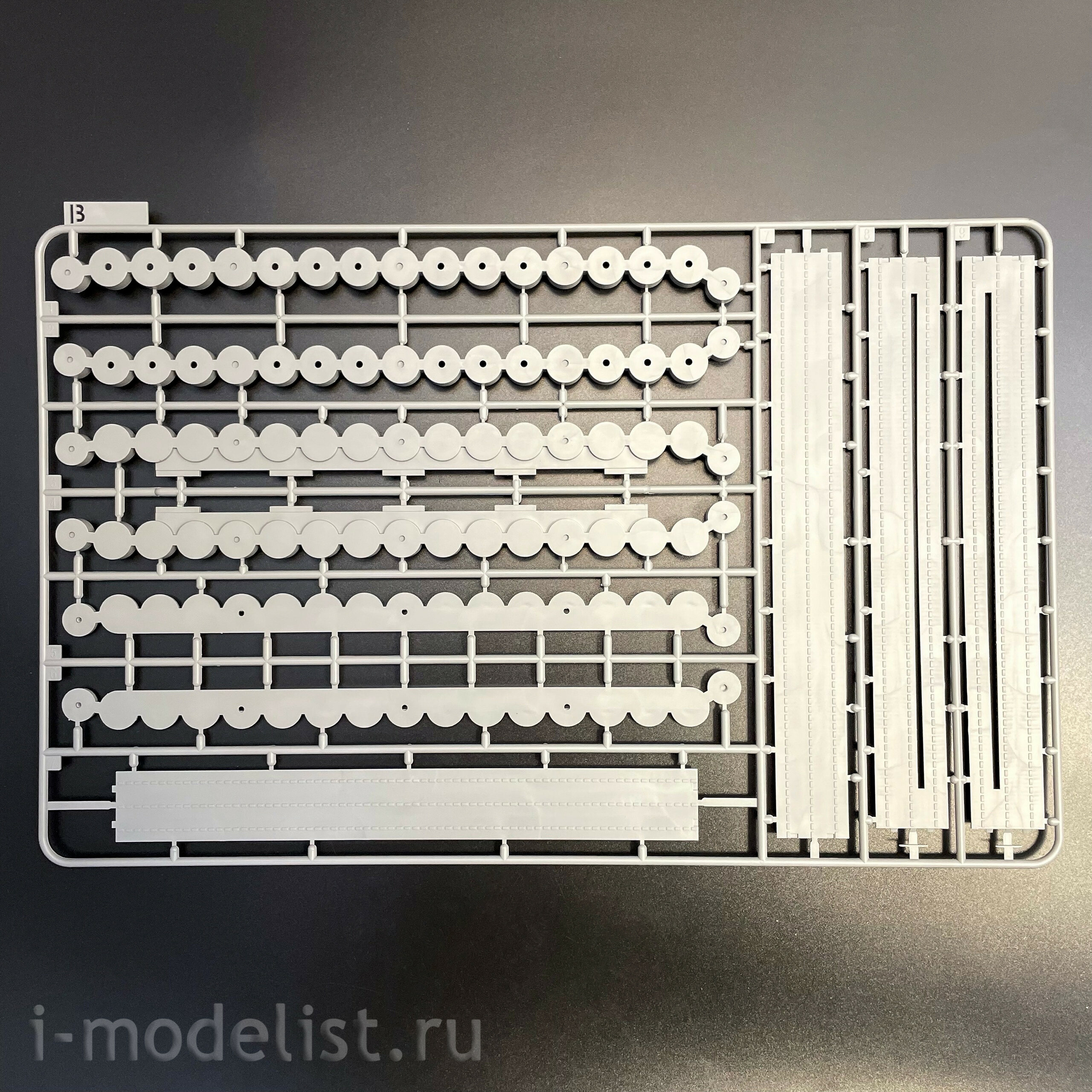 3001 Takom 1/144 Scales of the German super-heavy tank Landkreuzer P1000 Ratte (Prototype) and two German tank Maus ( WWII Heavy Battle Tank Landkreuzer P1000 Ratte[Proto type]&Panzer VIII Maus) 3 in 1