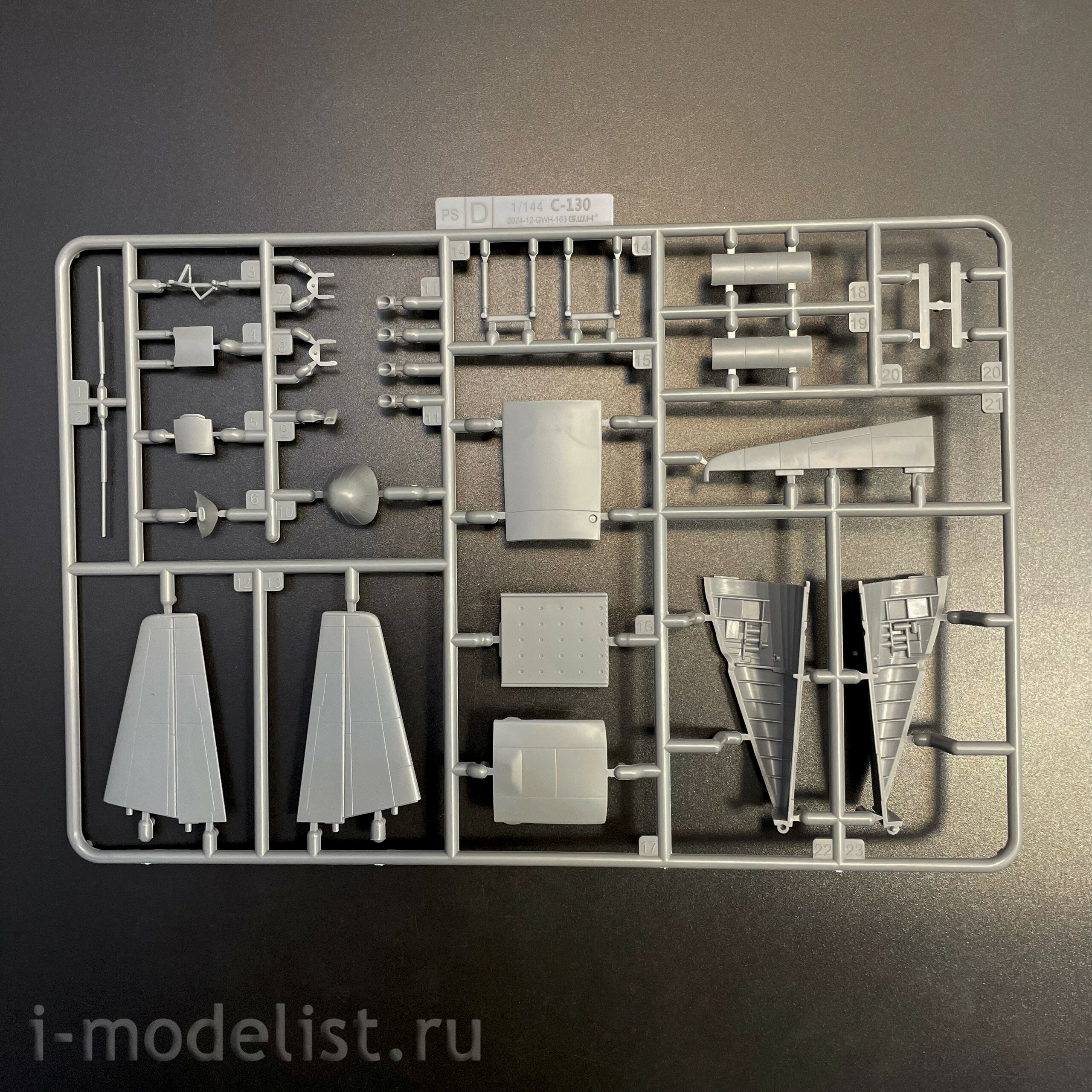 L1011 Great Wall Hobby 1/144 Американский военный самолёт Lockheed C-130 Hercules (2 в 1)