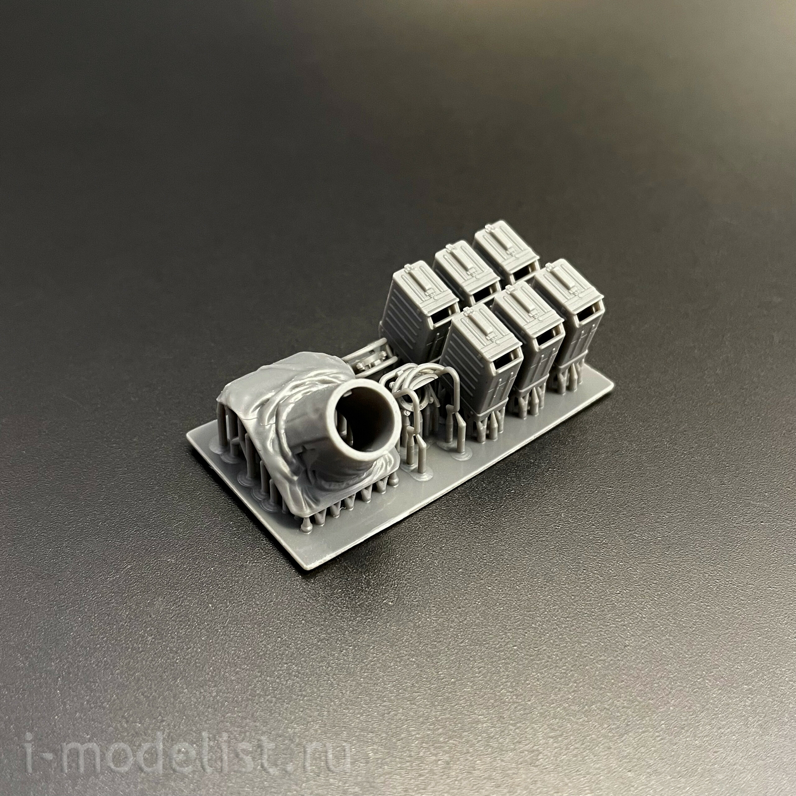 35A060 Amusing Hobby 1/35 Soviet T-80U tank with full interior (licensed by Omsktransmash)