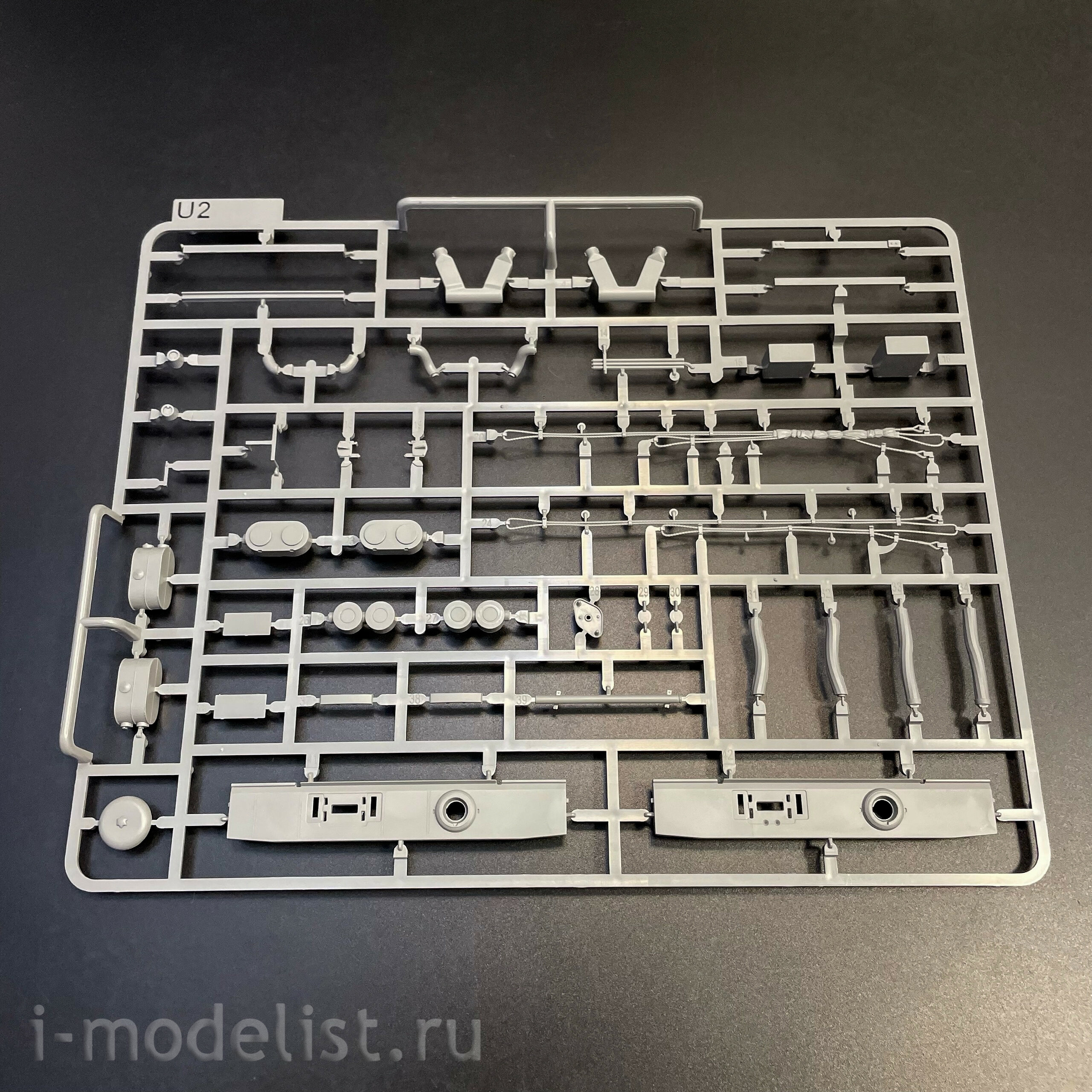 2195W Takom 1/35 Набор TIGER I² BOX - Sd.Kfz.181 Pz.Kpfw.VI Ausf.E Tiger I Command + Tiger I + фигура Михаэля Виттманна в 1/16