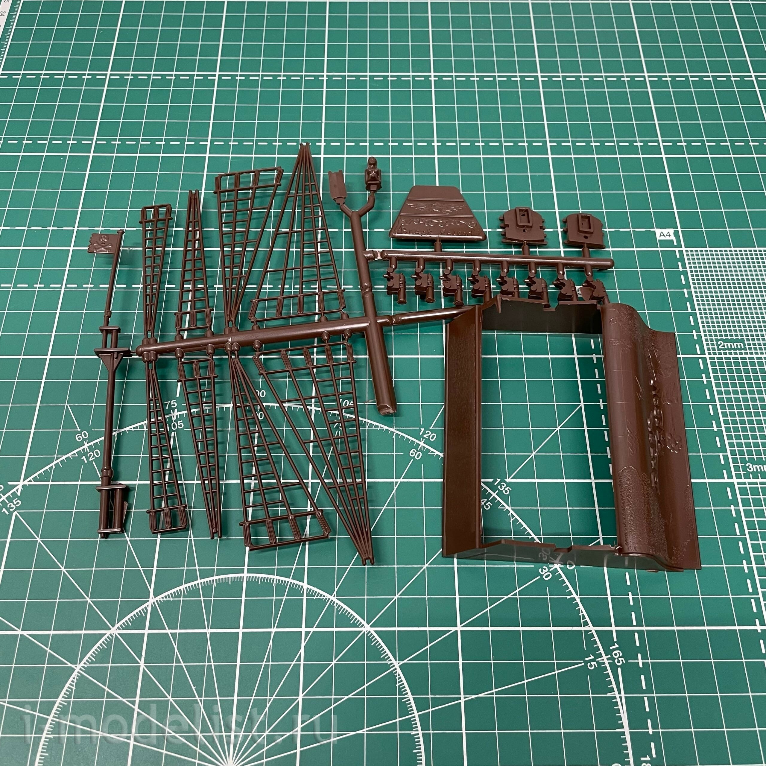115003 Modeler 1/150 Pirate brig 