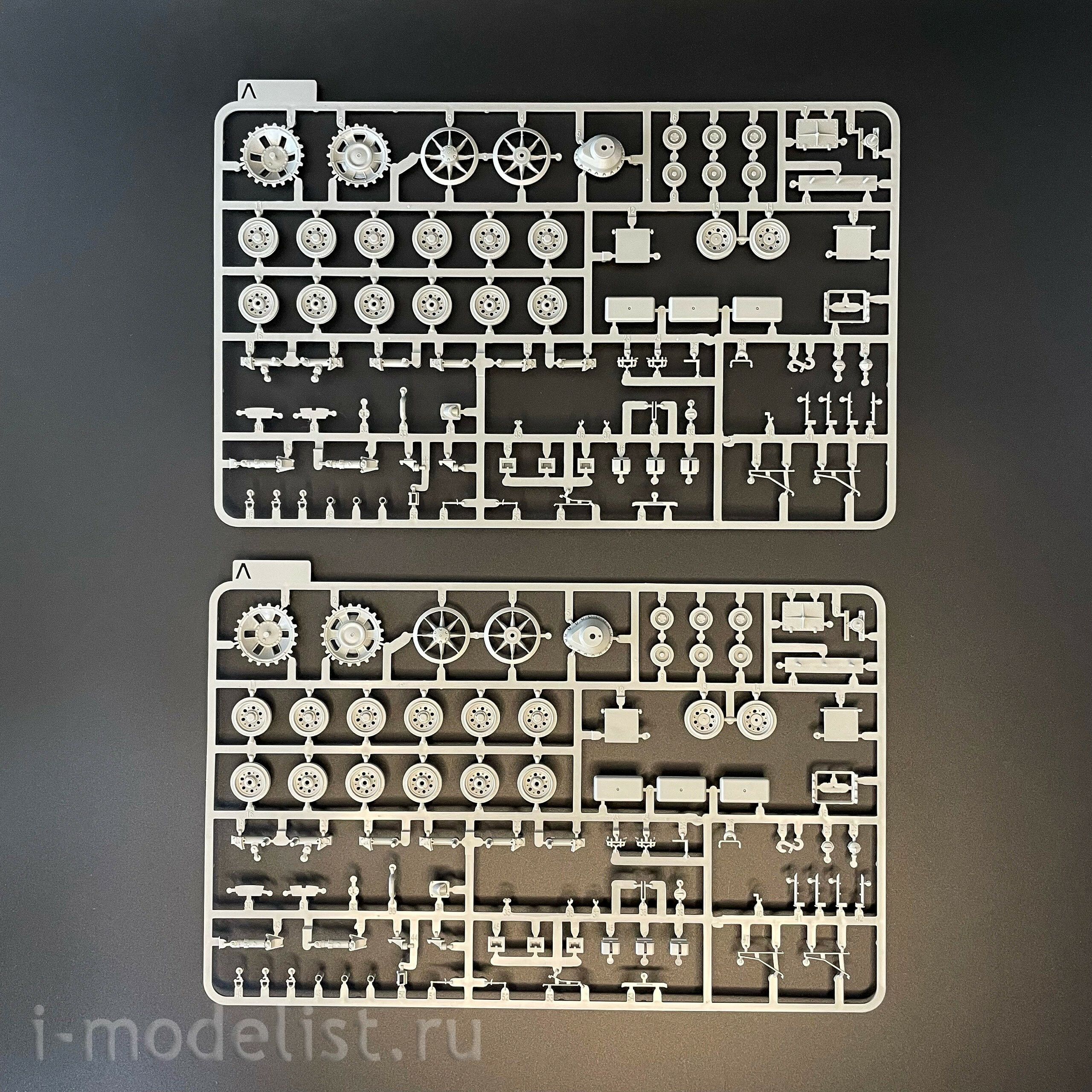 8017 Takom 1/35 Notмецкая САУ StuH 42 & StuG III Ausf. G (средний), 2 в 1