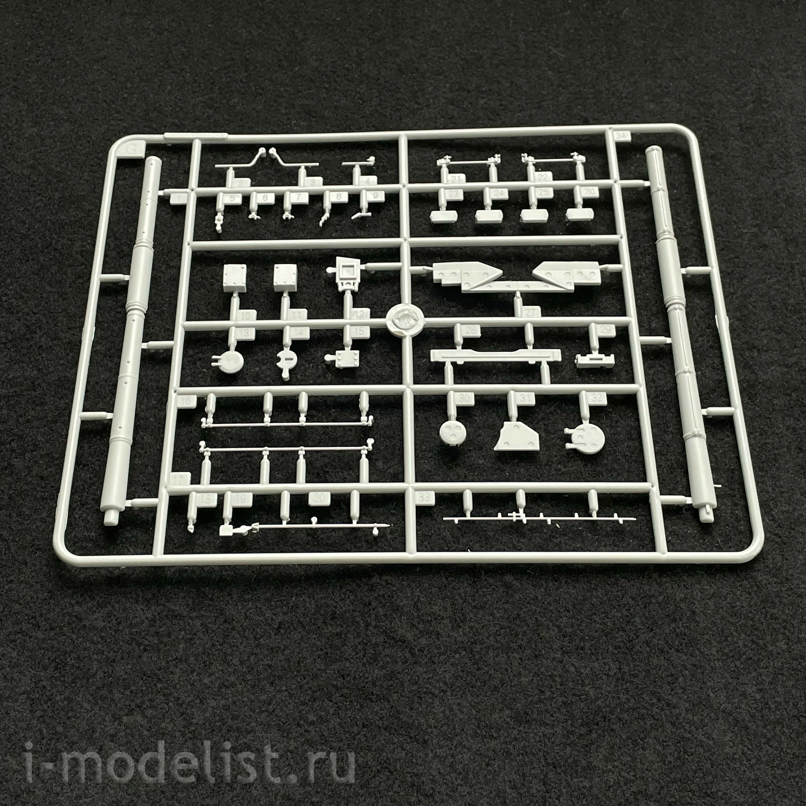 05598 Trumpeter 1/35 Russian T-72B tank (licensed by UVZ)