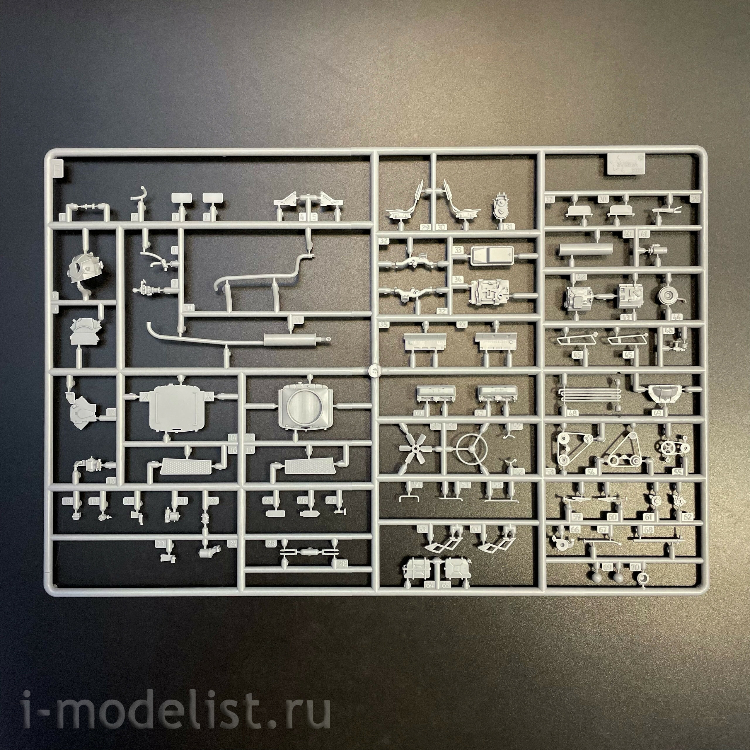 3712 Zvezda 1/35 Pre-order  Грузовой автомобиль ЗИЛ-130
