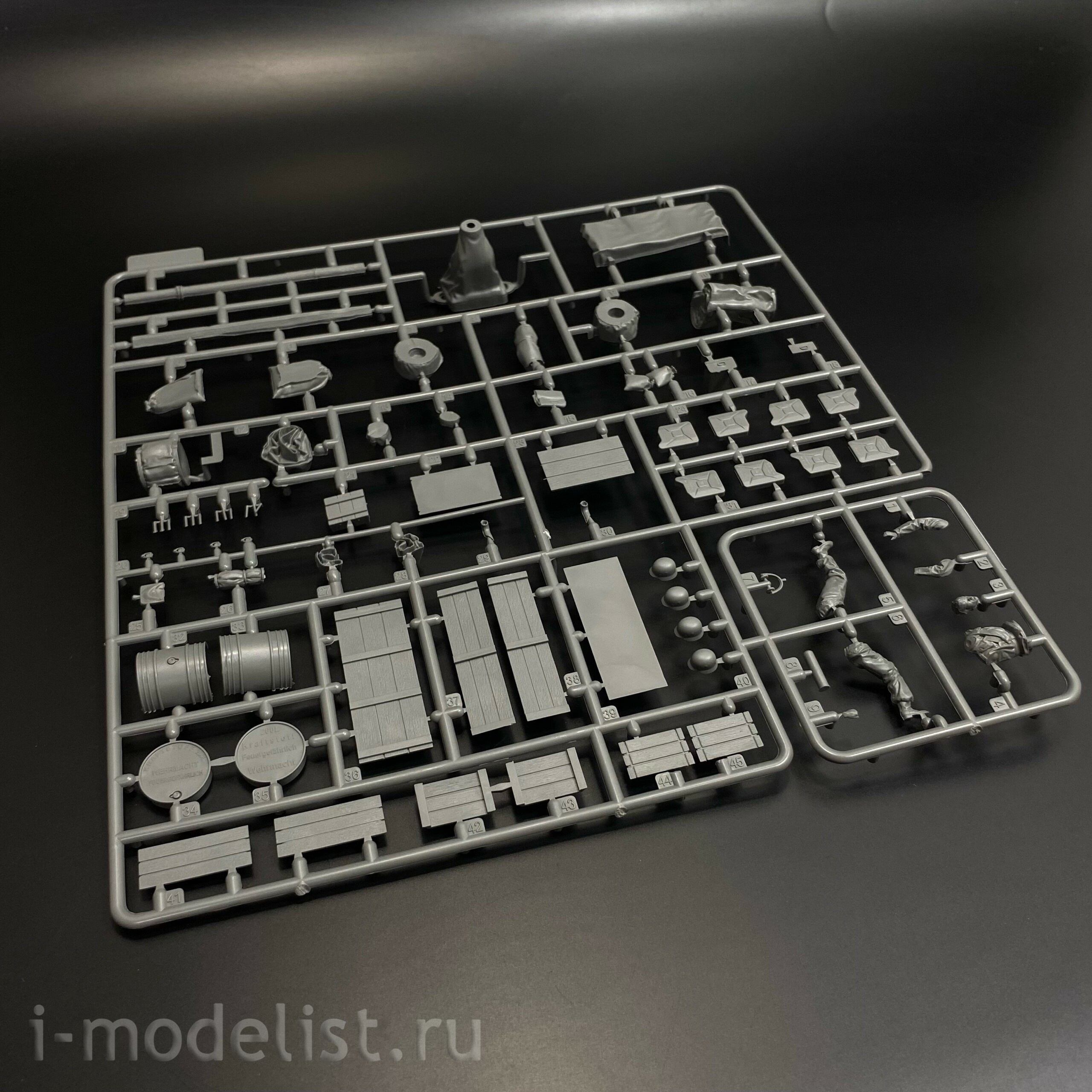 BT-045 Border Model 1/35 StuH 42 Ausf. G (раннее производство) с полным интерьером