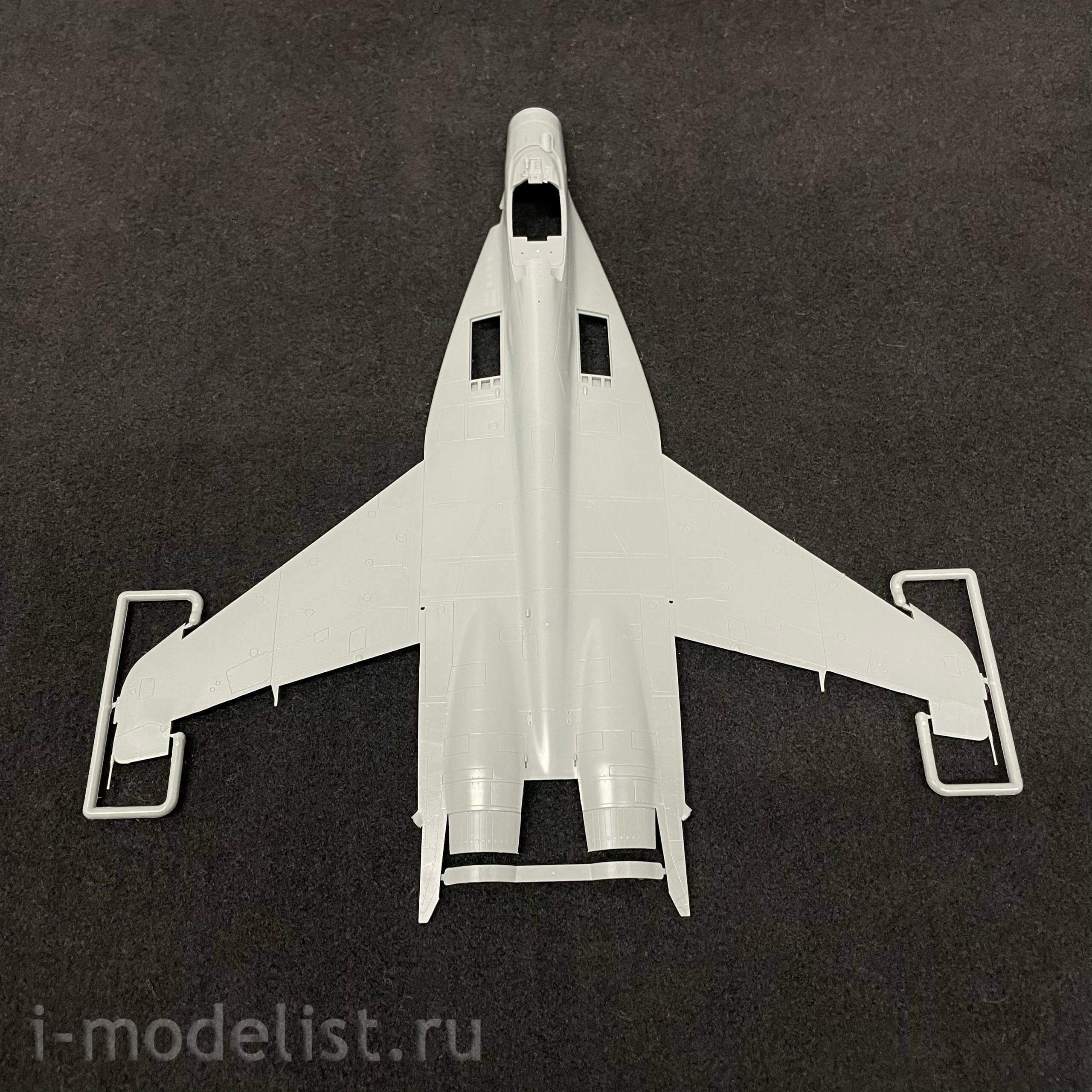 L4814 Great Wall Hobby 1/48 Soviet frontline fighter M-29 