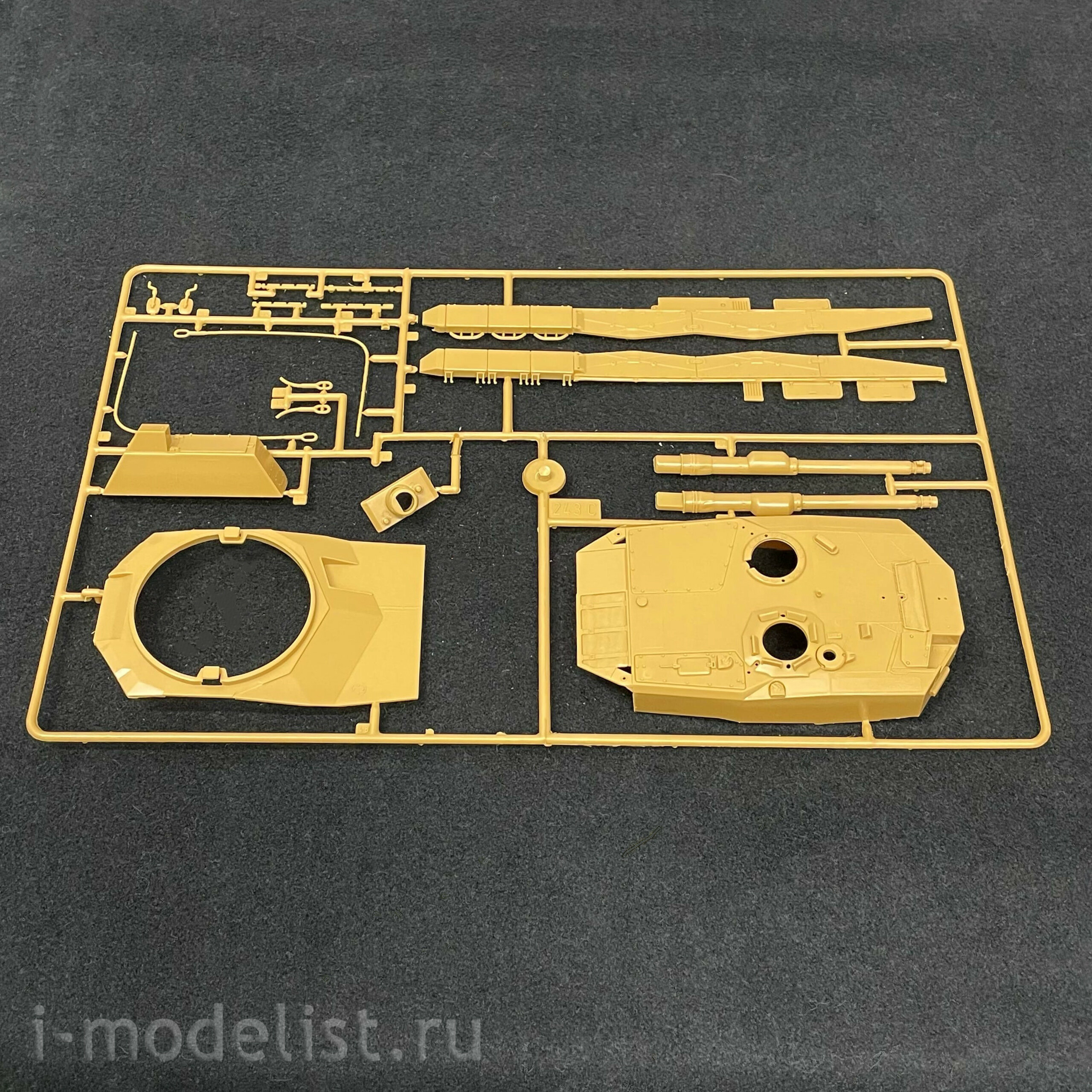 3703 Zvezda 1/35 German Leopard 2A4 main tank